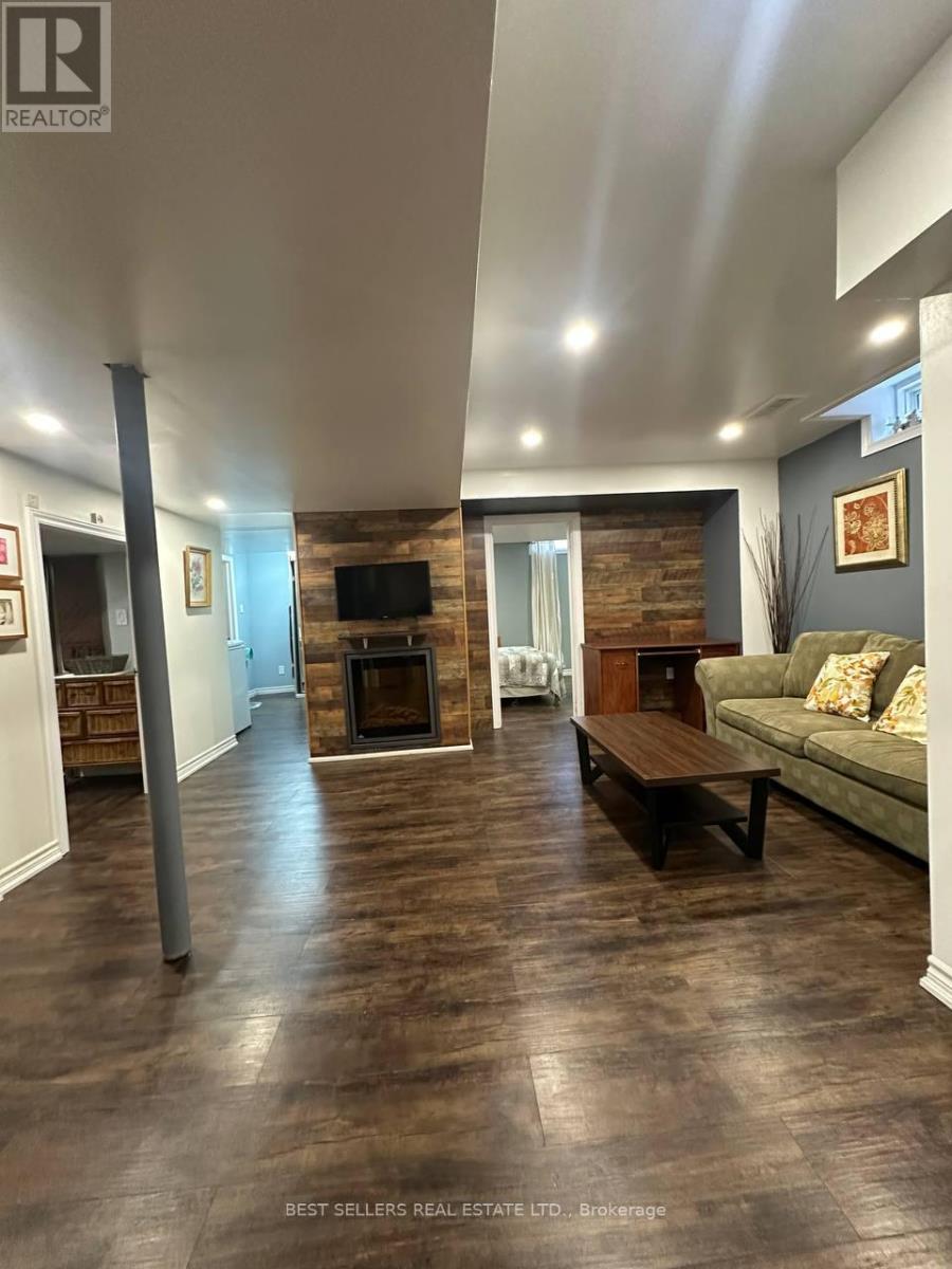 5861 Cozumel Drive, Mississauga, ON - Indoor With Fireplace