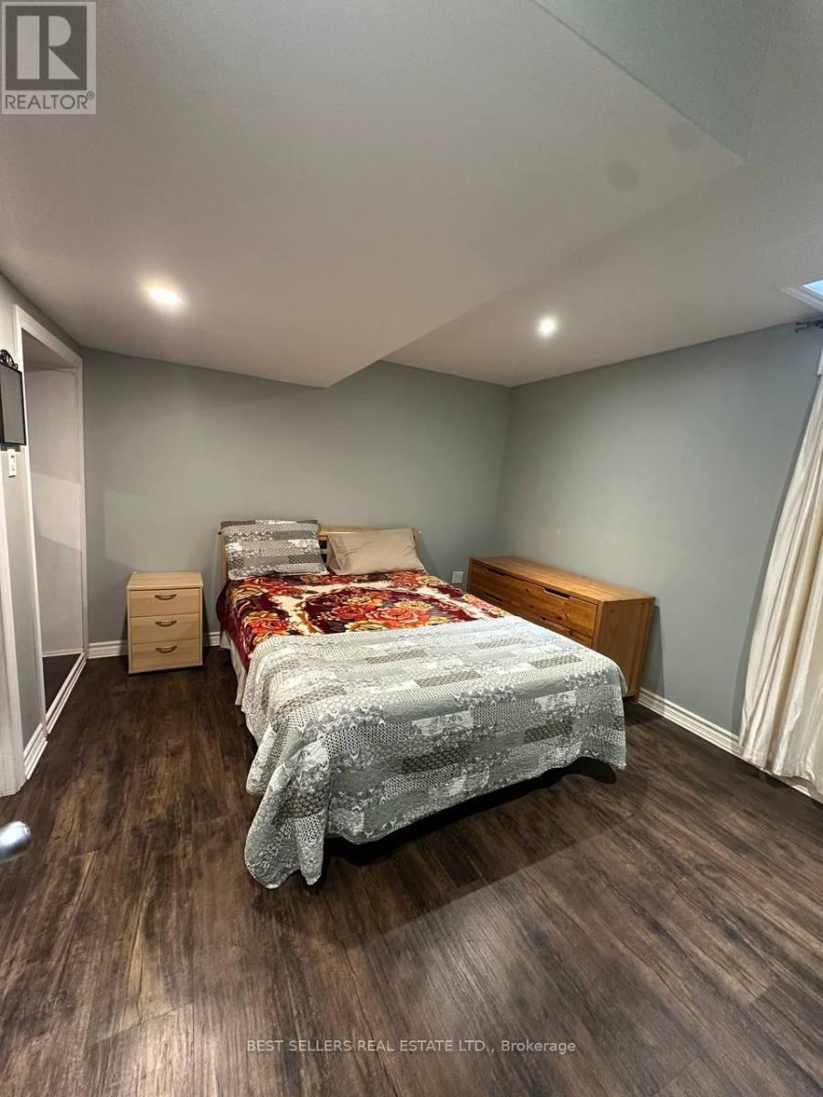 5861 Cozumel Drive, Mississauga, ON - Indoor Photo Showing Bedroom