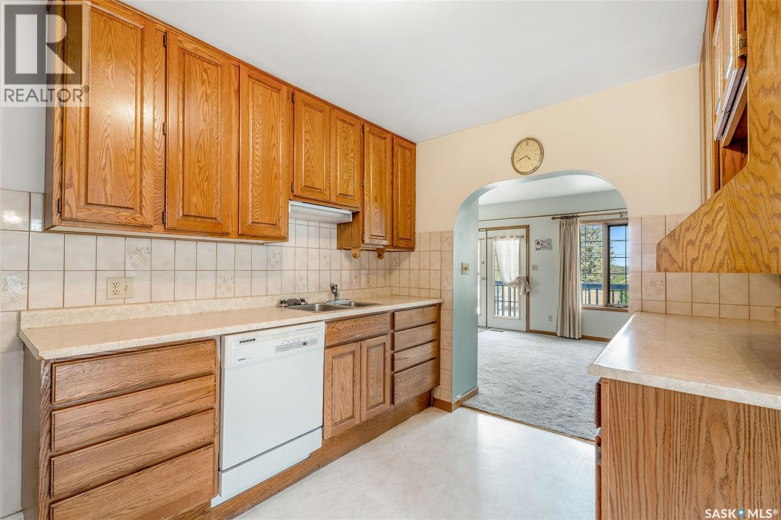 620 20Th Street W, Prince Albert, SK - Indoor Photo Showing Kitchen With Double Sink