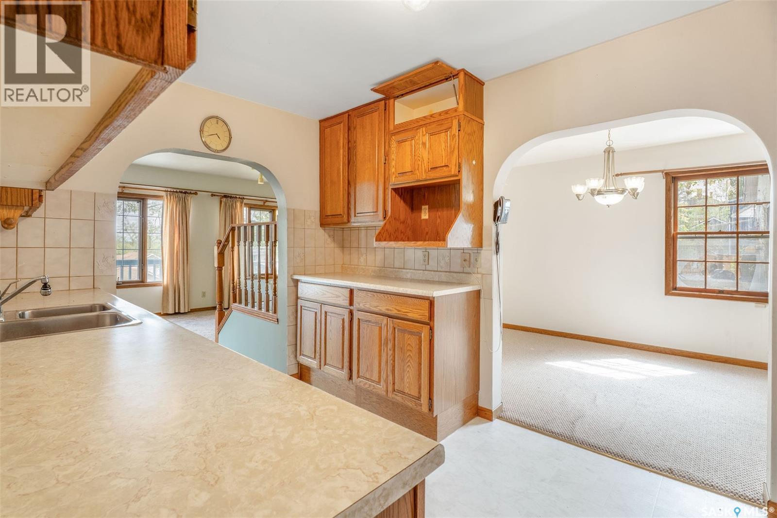 620 20Th Street W, Prince Albert, SK - Indoor Photo Showing Kitchen With Double Sink