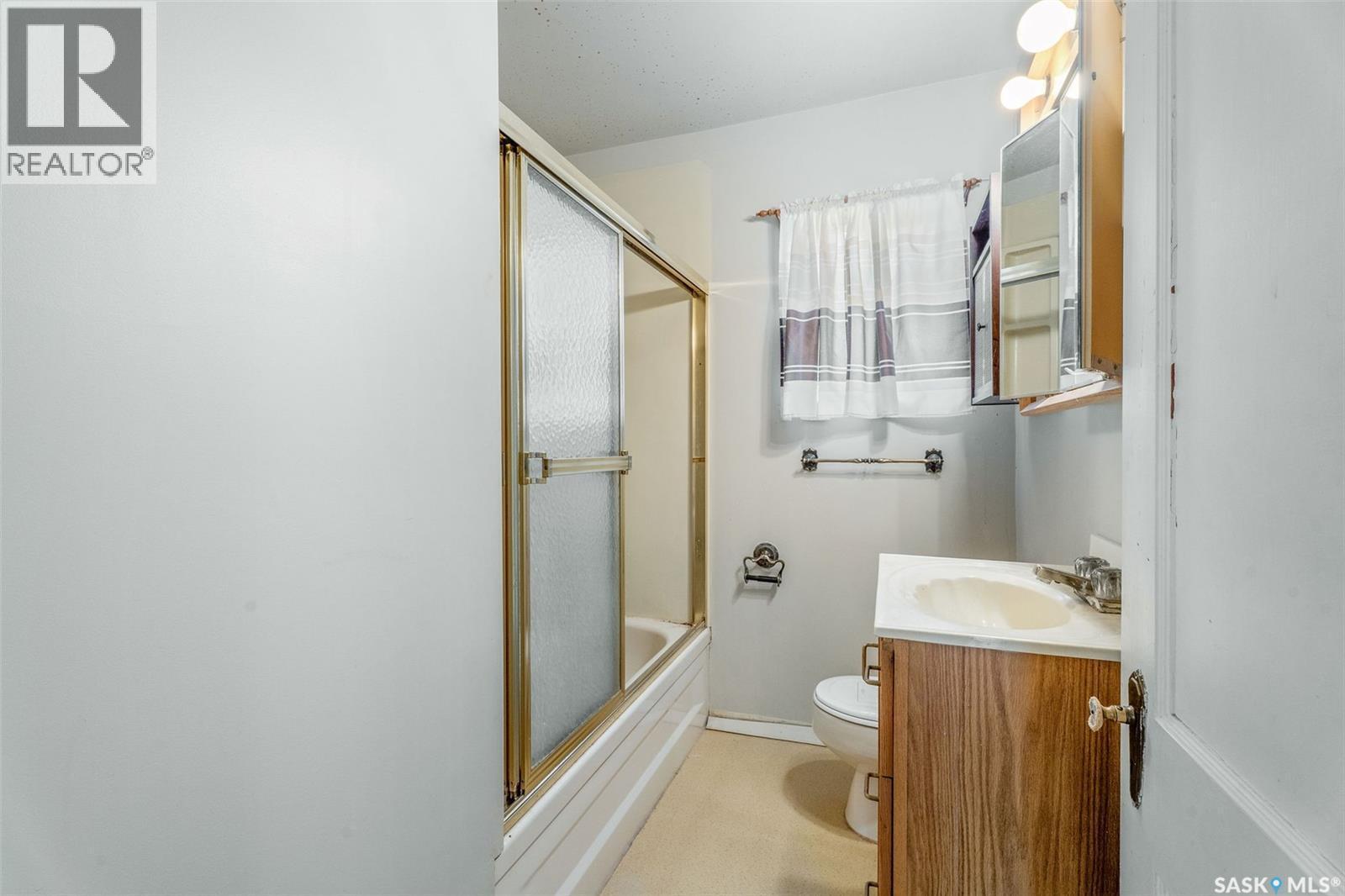 620 20Th Street W, Prince Albert, SK - Indoor Photo Showing Bathroom