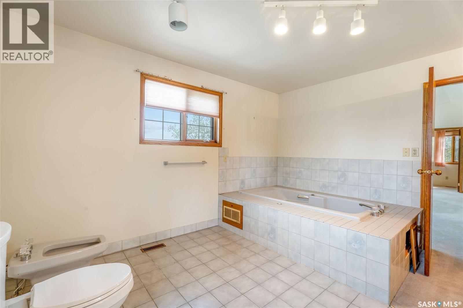 620 20Th Street W, Prince Albert, SK - Indoor Photo Showing Bathroom