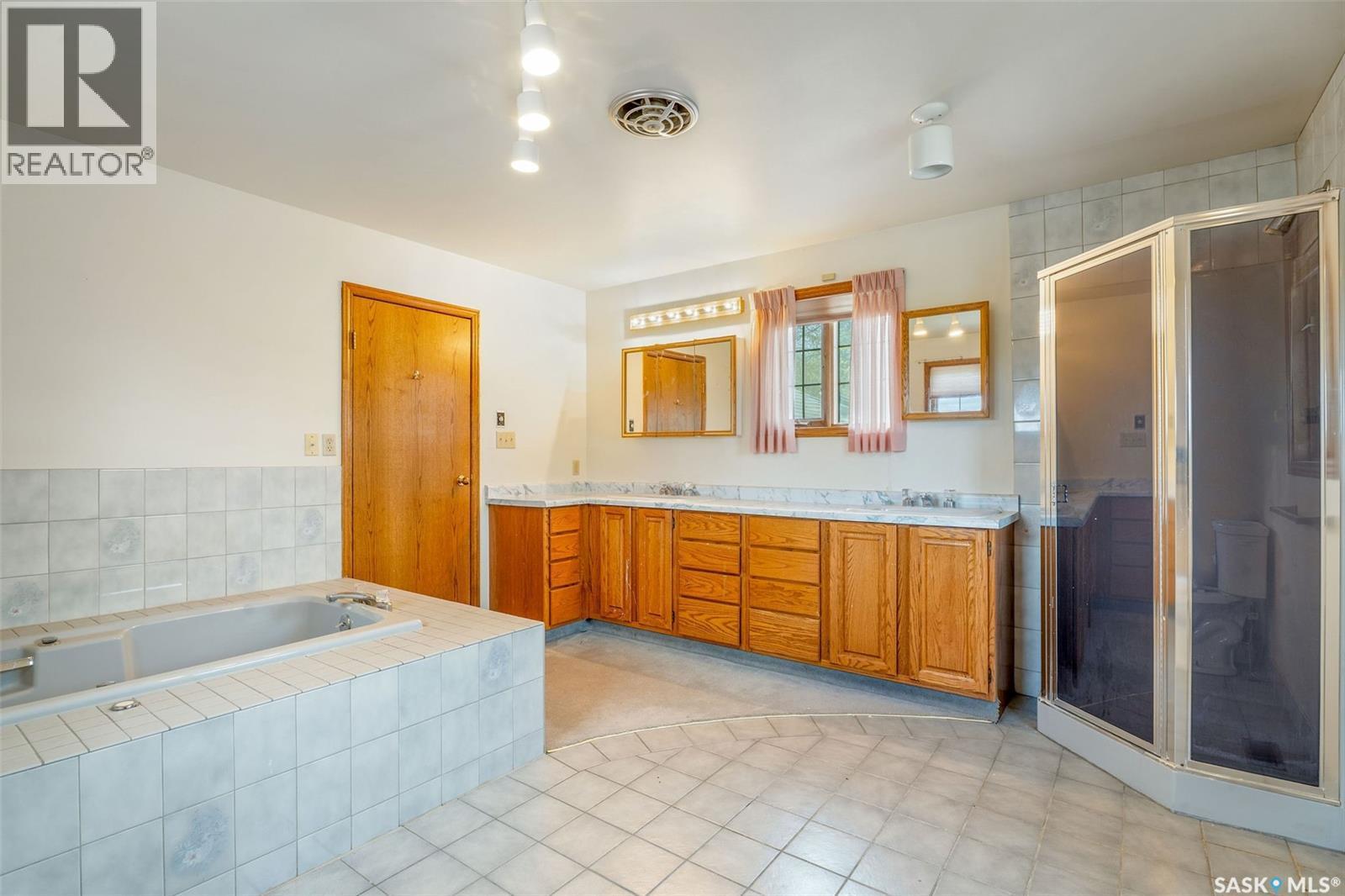 620 20Th Street W, Prince Albert, SK - Indoor Photo Showing Bathroom