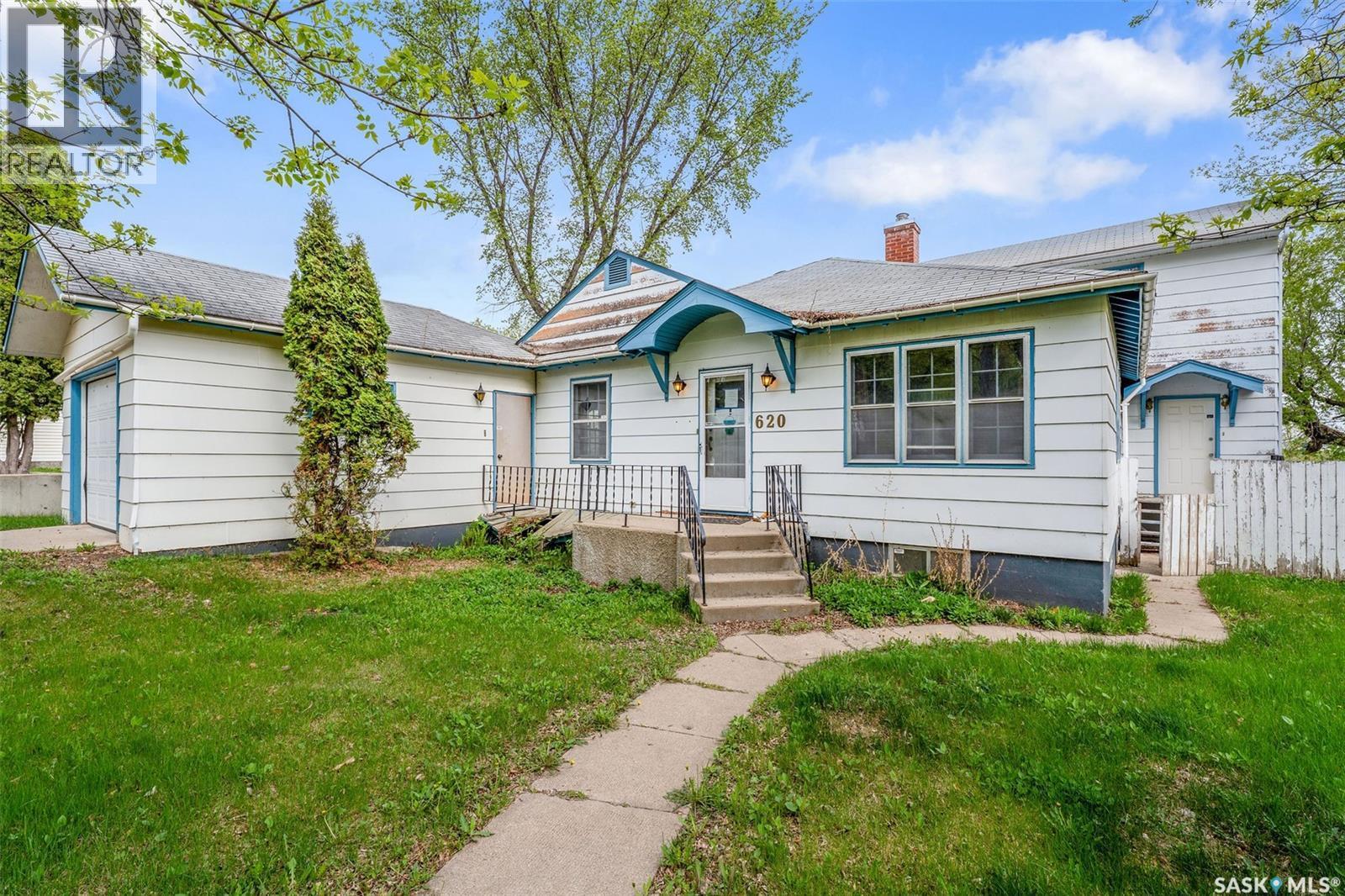 620 20Th Street W, Prince Albert, SK - Outdoor With Facade