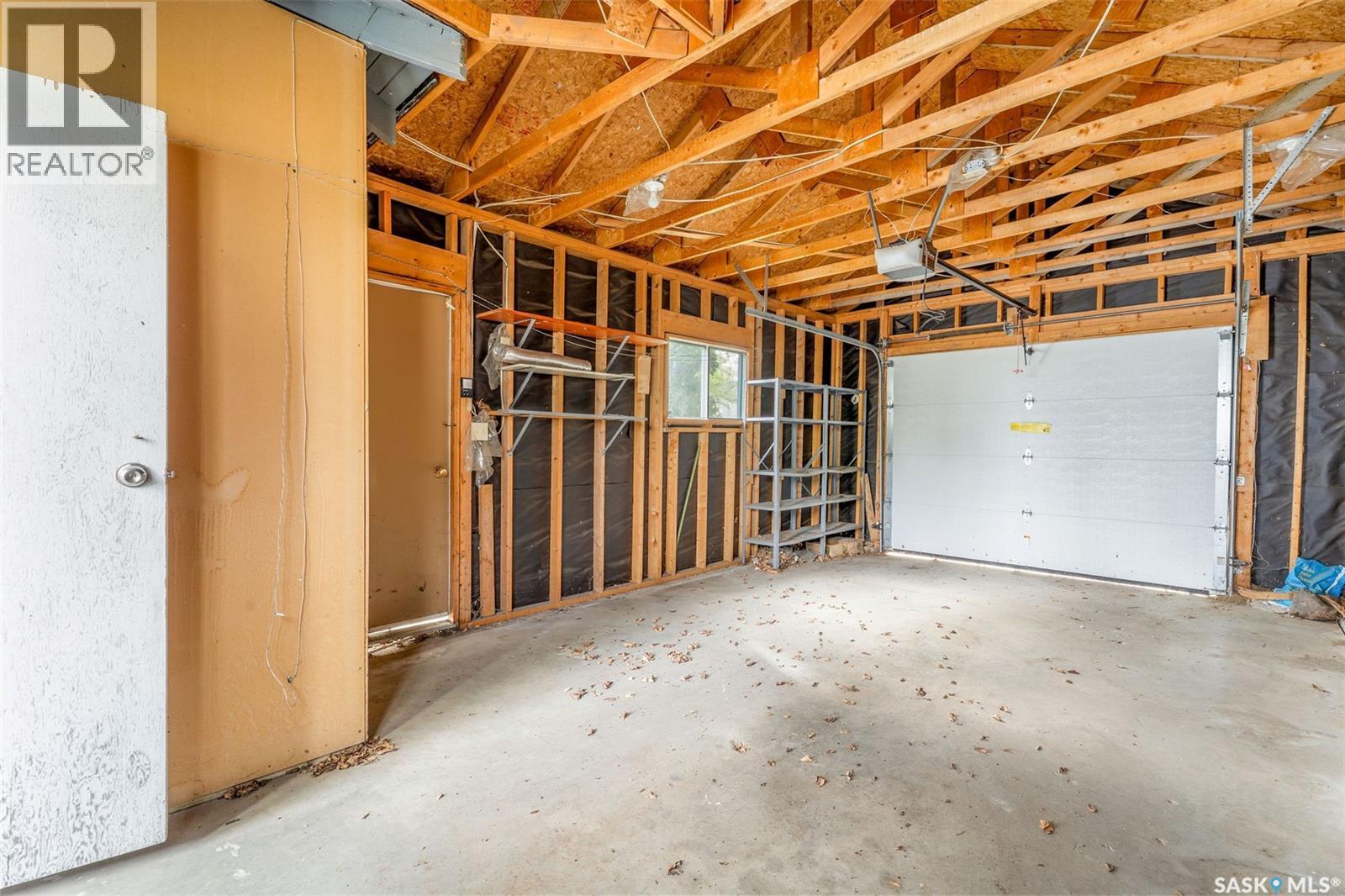 620 20Th Street W, Prince Albert, SK - Indoor Photo Showing Garage