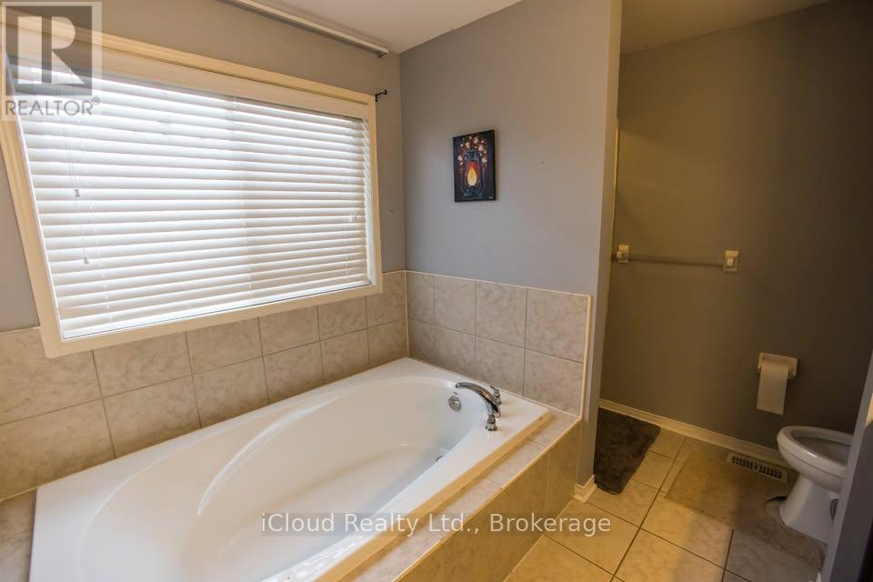 Master washroom - 81 Crown Victoria ( Upper) Drive, Brampton, ON - Indoor Photo Showing Bathroom