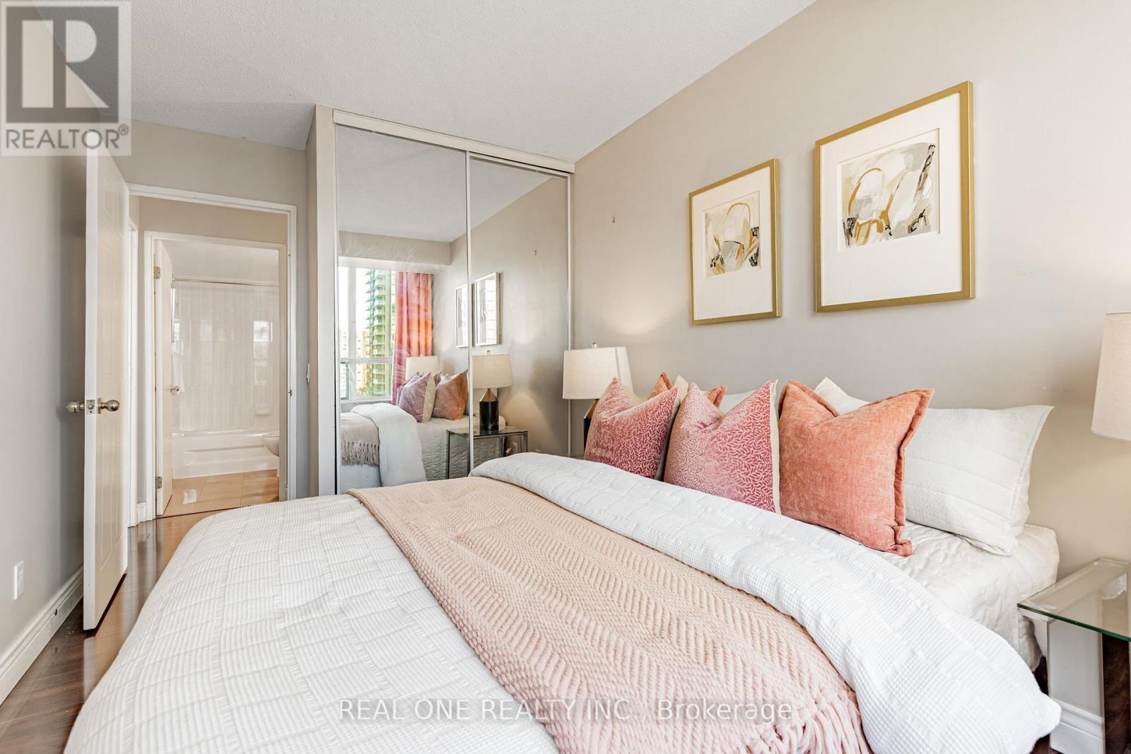 1503 - 238 Doris Avenue, Toronto, ON - Indoor Photo Showing Bedroom