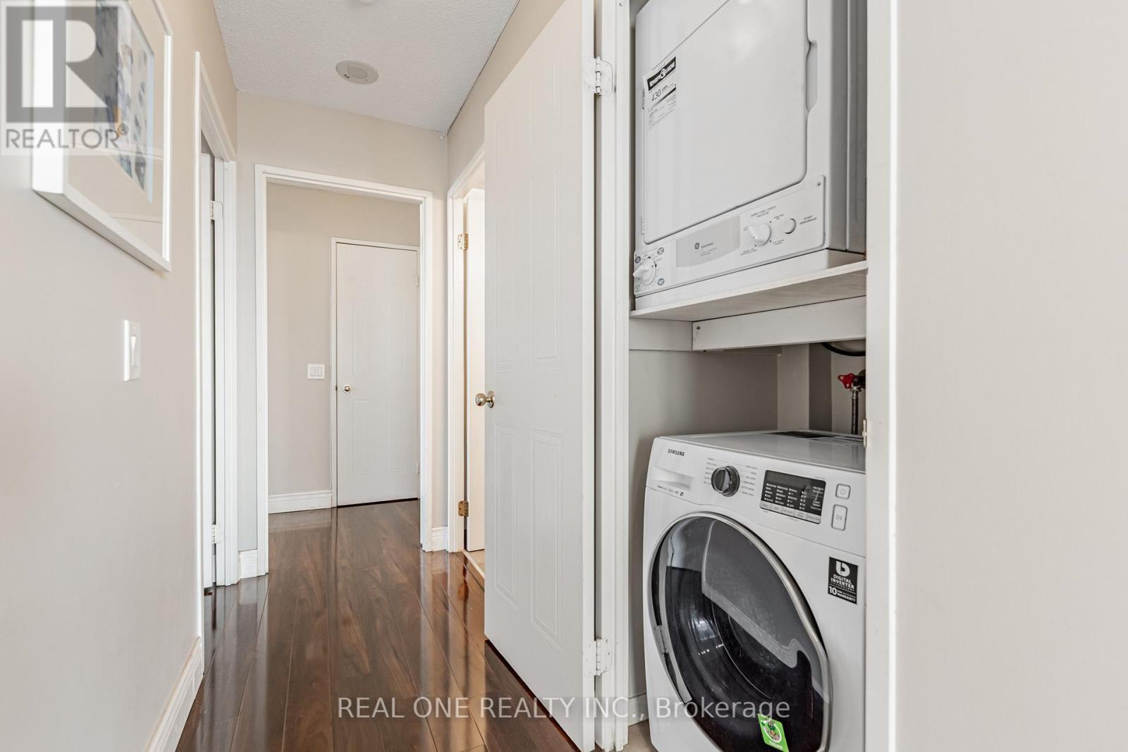 1503 - 238 Doris Avenue, Toronto, ON - Indoor Photo Showing Laundry Room