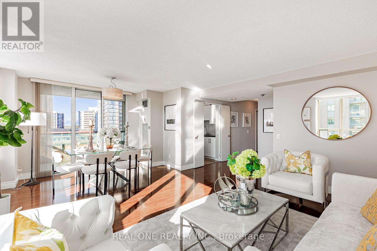 1503 - 238 Doris Avenue, Toronto, ON - Indoor Photo Showing Living Room