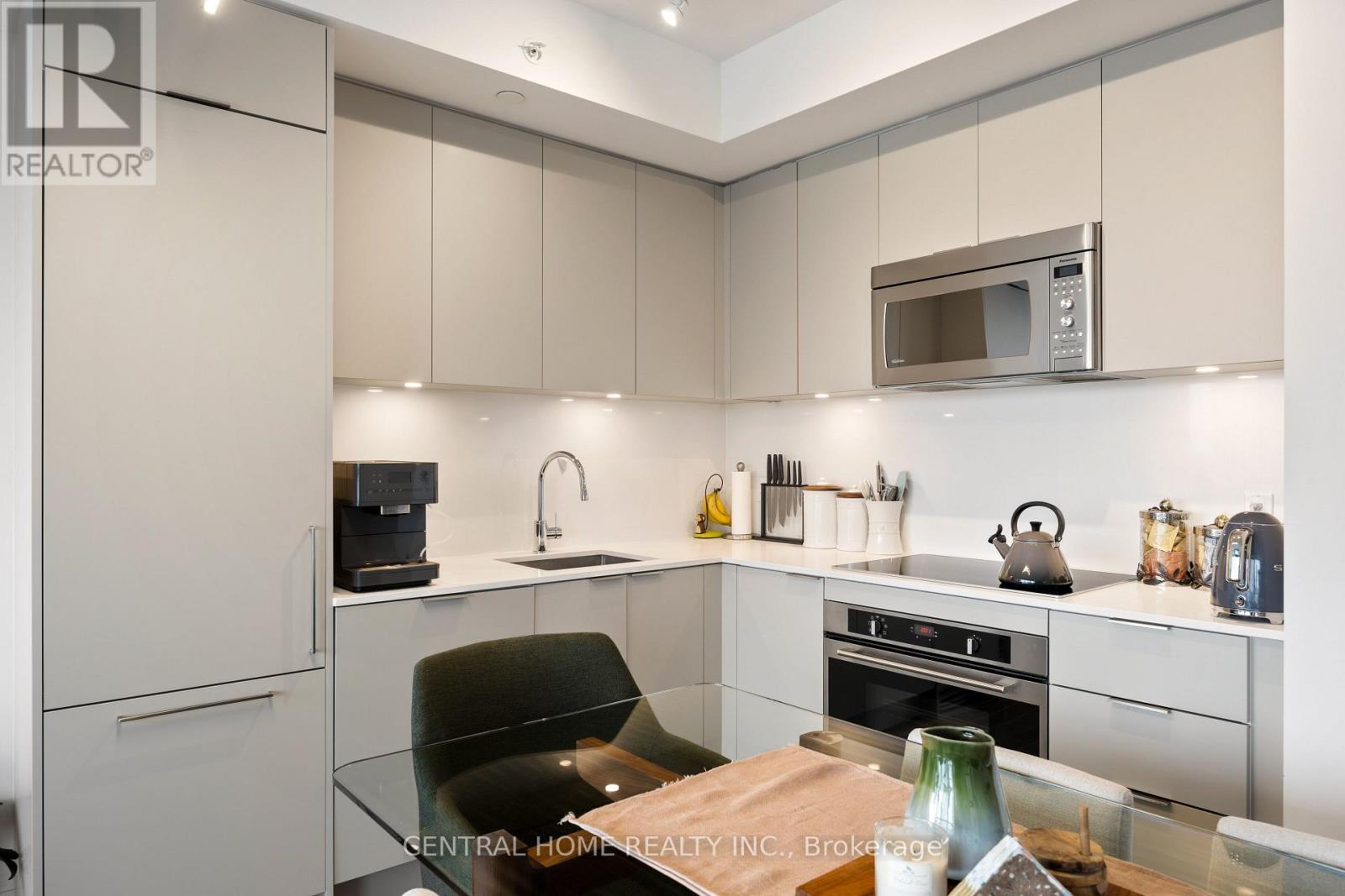 3809 - 20 Lombard Street, Toronto, ON - Indoor Photo Showing Kitchen With Upgraded Kitchen