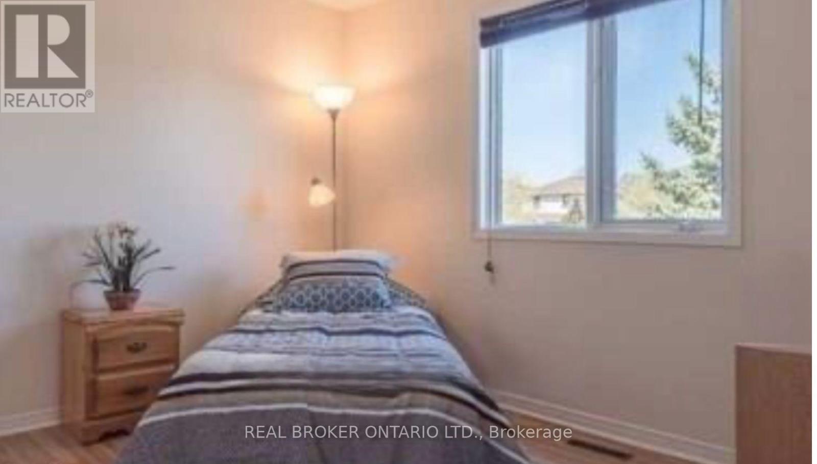 7 Pae Drive, Barrie, ON - Indoor Photo Showing Bedroom