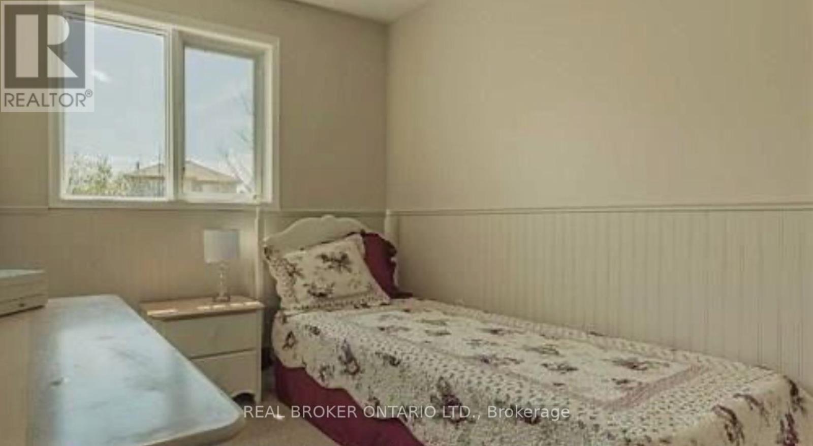 7 Pae Drive, Barrie, ON - Indoor Photo Showing Bedroom