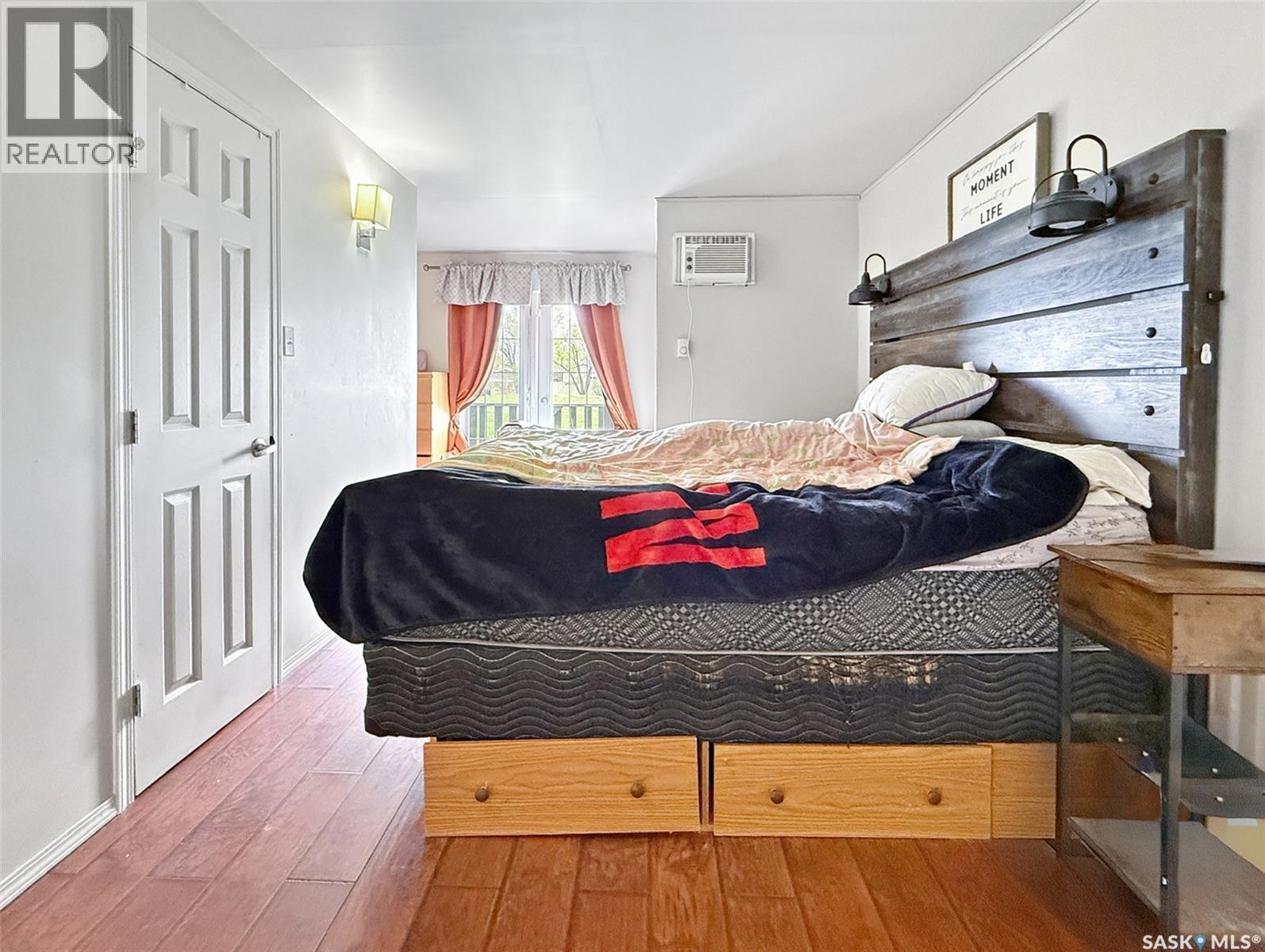 800 Railway Avenue, Webb, SK - Indoor Photo Showing Bedroom