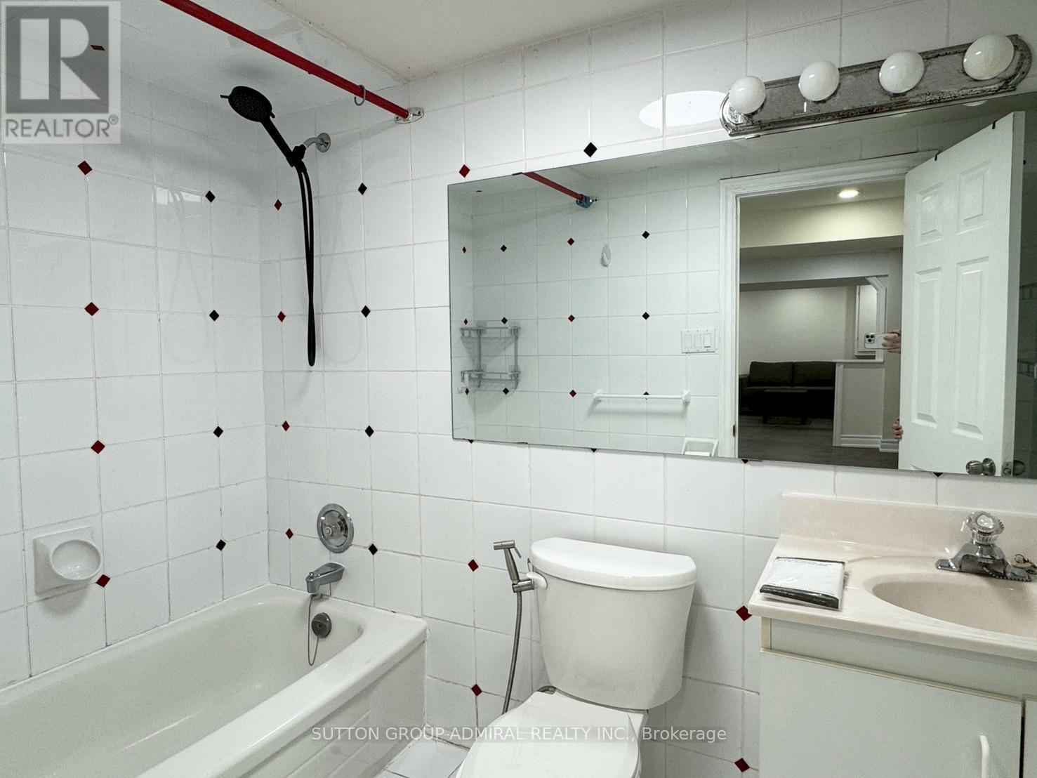 Basement - 7 Judith Avenue, Vaughan, ON - Indoor Photo Showing Bathroom