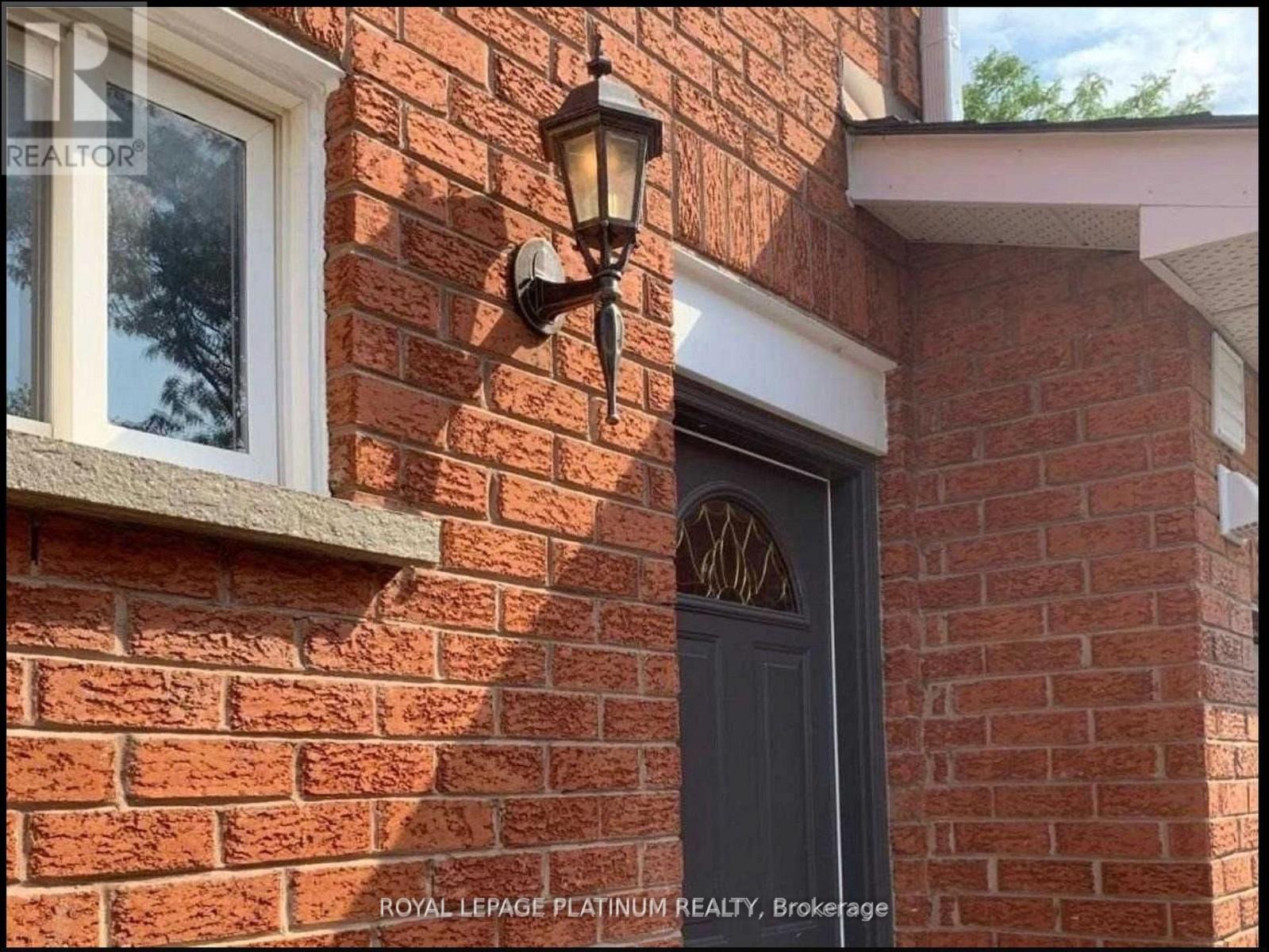 Legal Basement - 1540 Manorbrook Court, Mississauga, ON - With Exterior