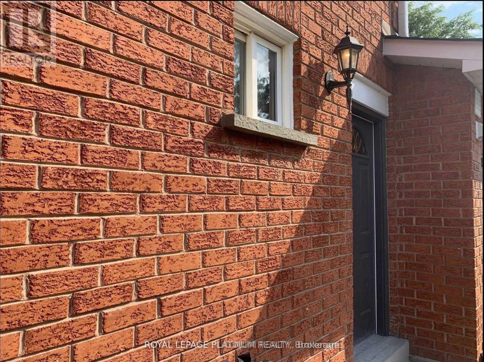 Legal Basement - 1540 Manorbrook Court, Mississauga, ON - With Exterior