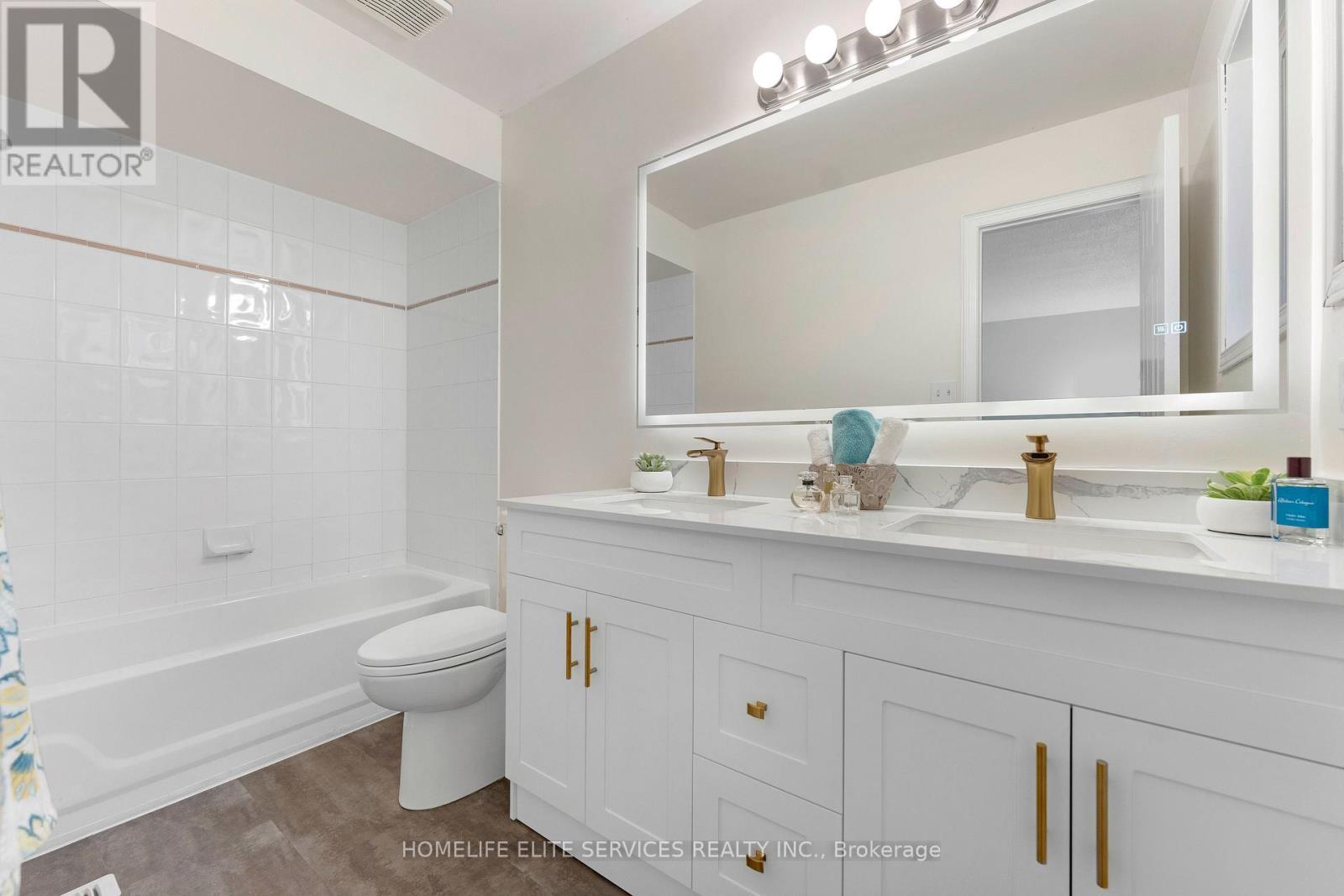 Ensuite 5 piece/2 sink bathroom - 5 Lenthall Avenue, Toronto, ON - Indoor Photo Showing Bathroom