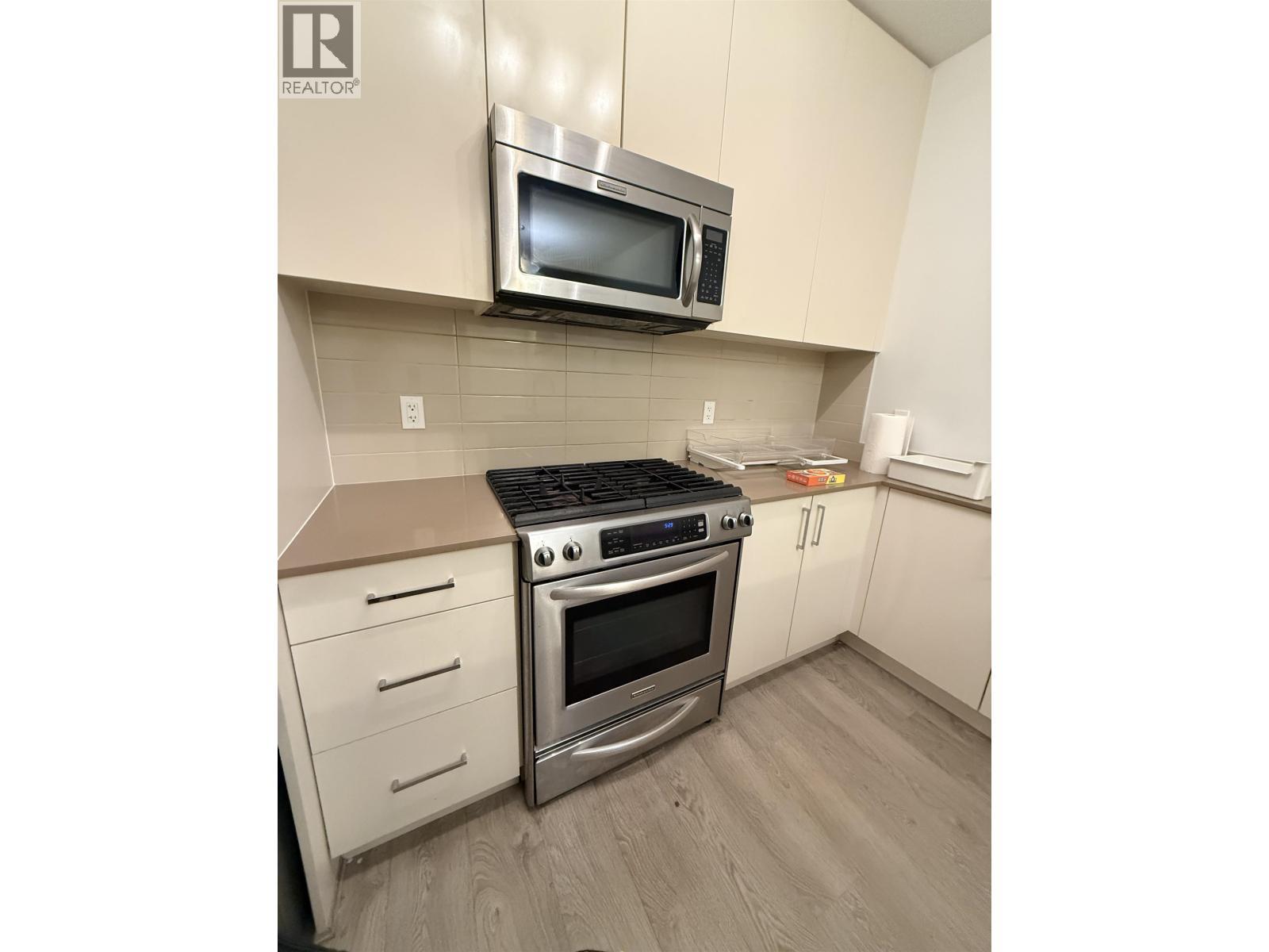 117 4255 Sardis Street, Burnaby, BC - Indoor Photo Showing Kitchen