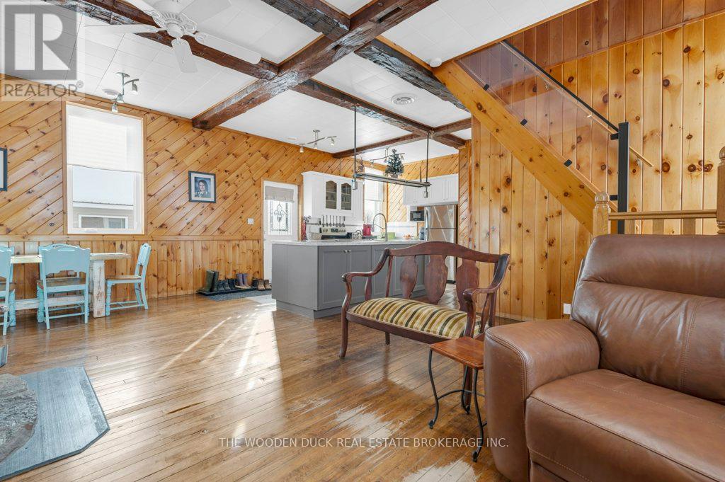 44 Declair Road, Tweed (Elzevir (Twp)), ON - Indoor Photo Showing Living Room