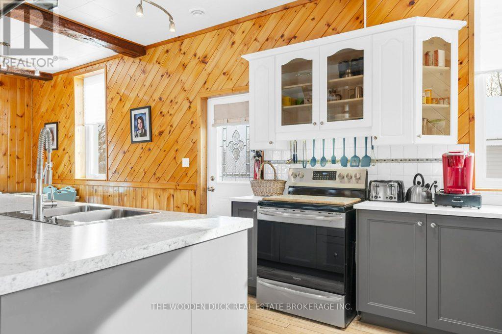 44 Declair Road, Tweed (Elzevir (Twp)), ON - Indoor Photo Showing Kitchen With Double Sink