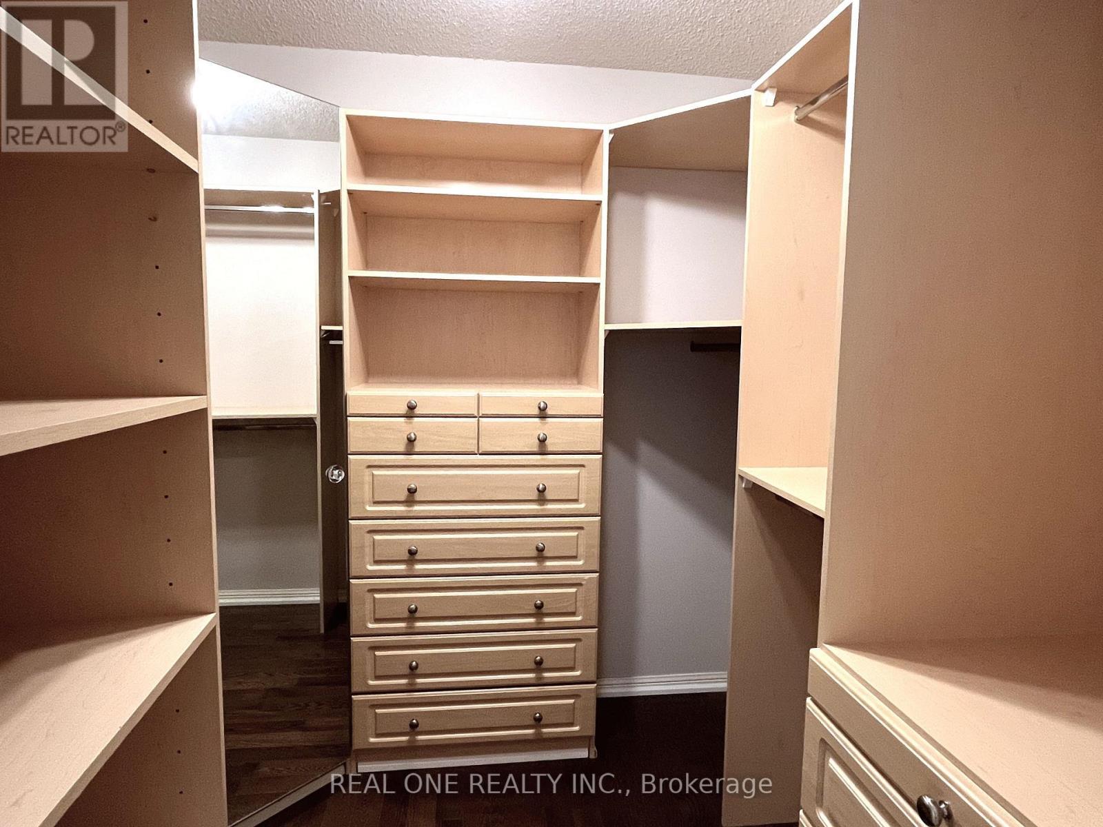 49 Drawbridge Drive, Markham, ON - Indoor With Storage