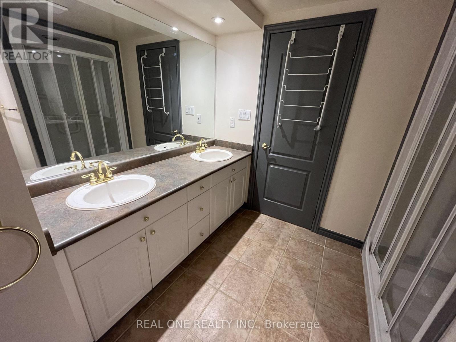 49 Drawbridge Drive, Markham, ON - Indoor Photo Showing Bathroom