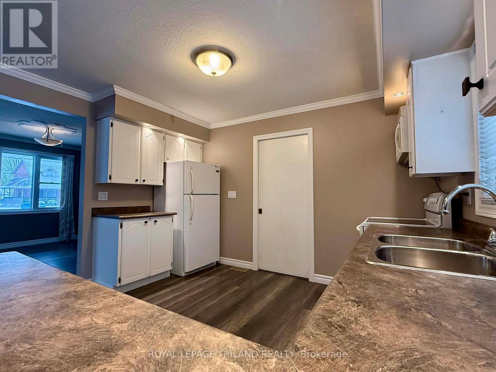 102 Ontario Street, Lambton Shores (Thedford), ON - Indoor Photo Showing Kitchen With Double Sink