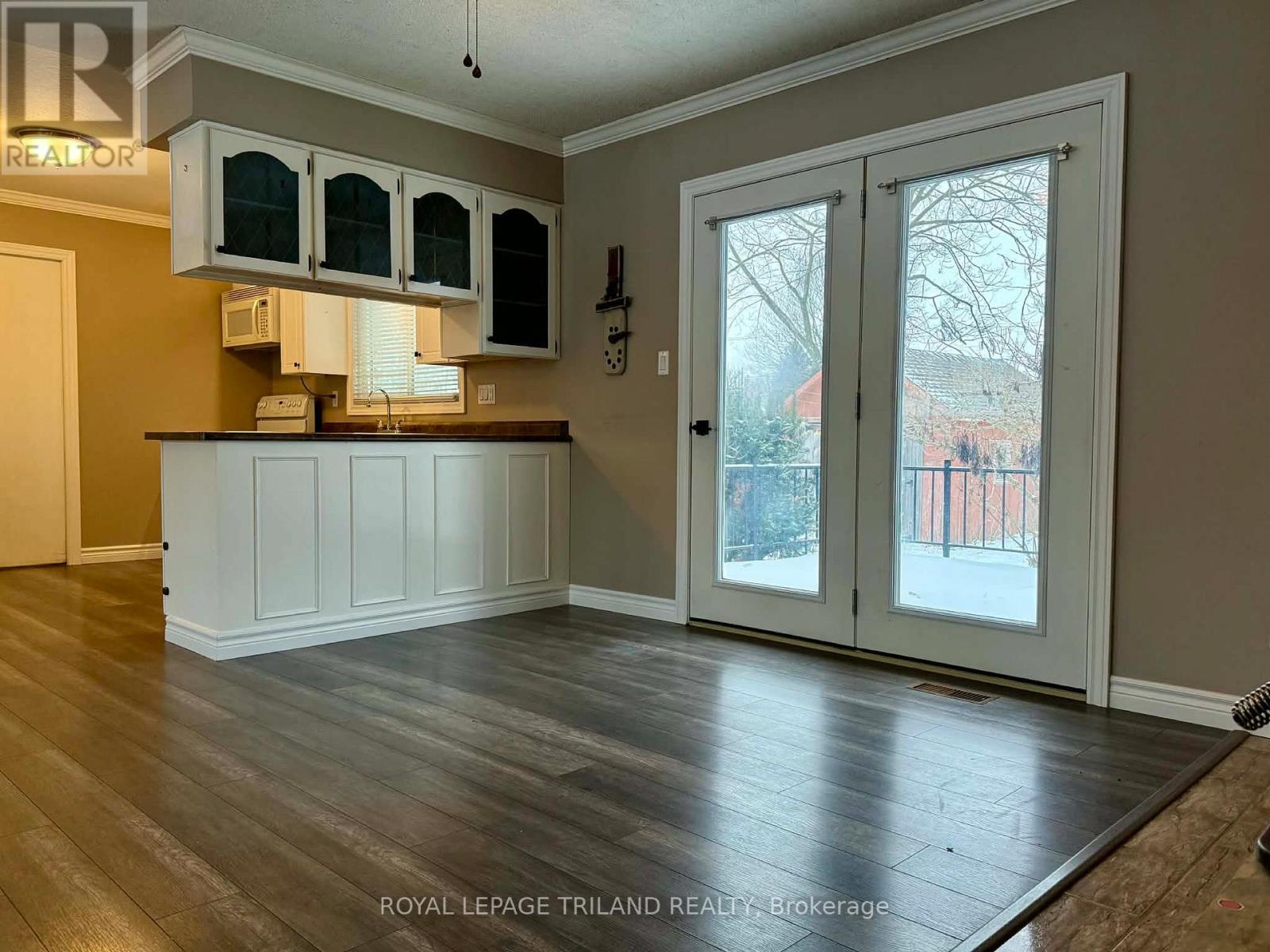 102 Ontario Street, Lambton Shores (Thedford), ON - Indoor