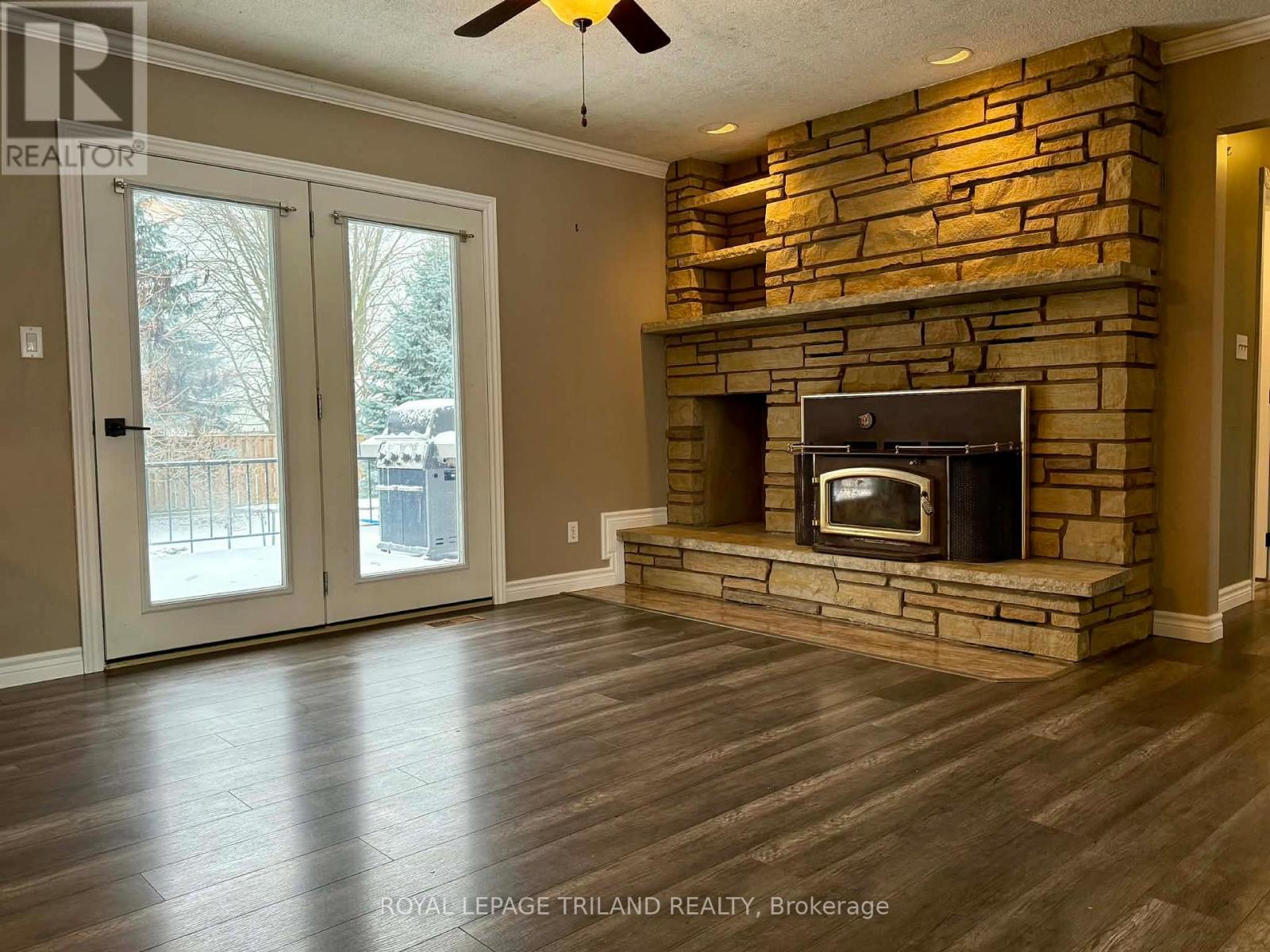 102 Ontario Street, Lambton Shores (Thedford), ON - Indoor With Fireplace