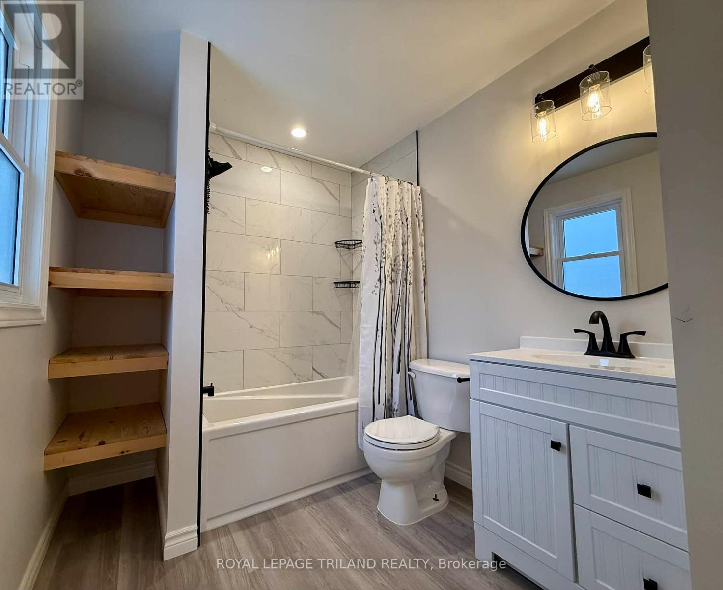 102 Ontario Street, Lambton Shores (Thedford), ON - Indoor Photo Showing Bathroom