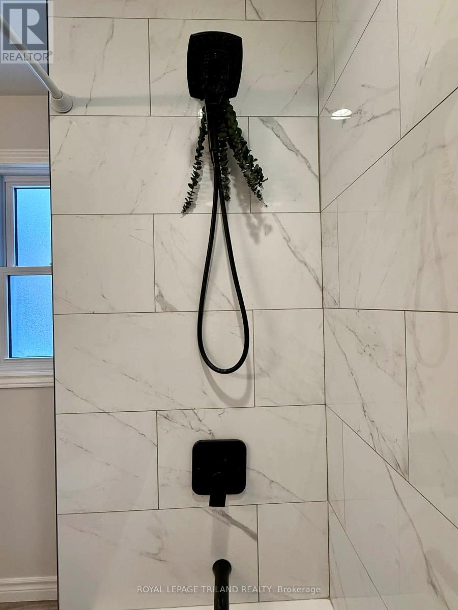 102 Ontario Street, Lambton Shores (Thedford), ON - Indoor Photo Showing Bathroom