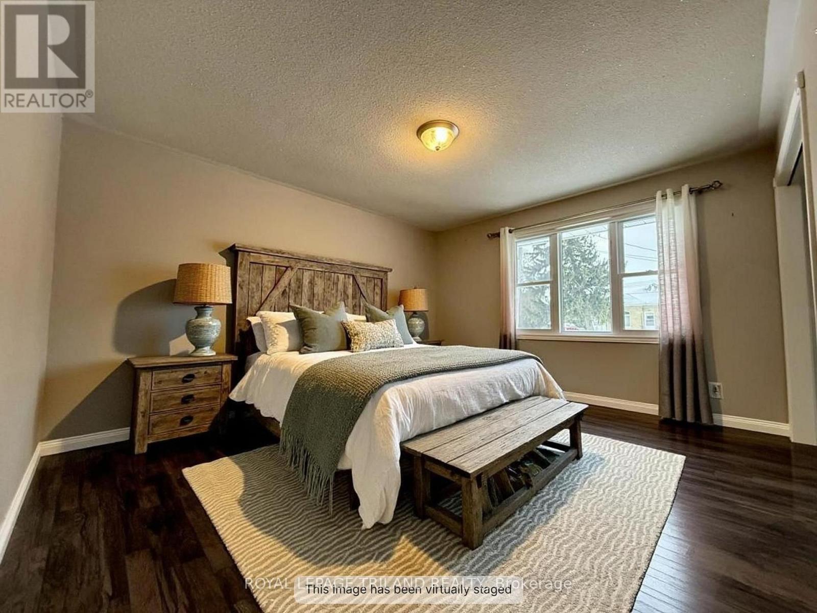 102 Ontario Street, Lambton Shores (Thedford), ON - Indoor Photo Showing Bedroom