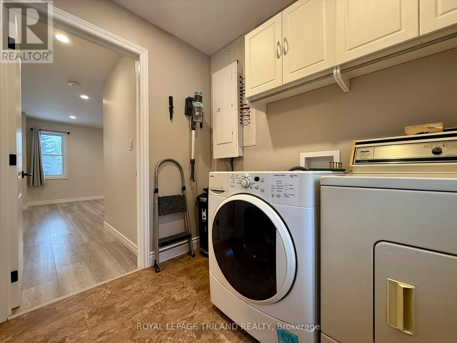 102 Ontario Street, Lambton Shores (Thedford), ON - Indoor Photo Showing Laundry Room