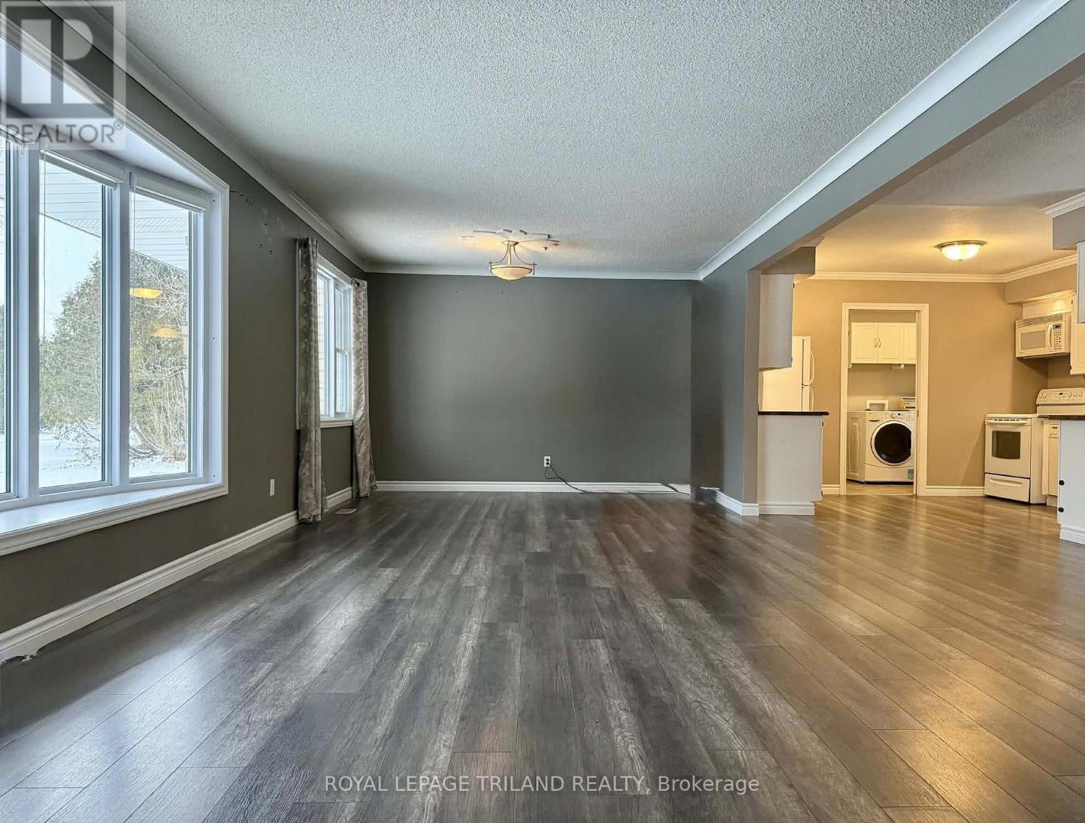102 Ontario Street, Lambton Shores (Thedford), ON - Indoor Photo Showing Other Room