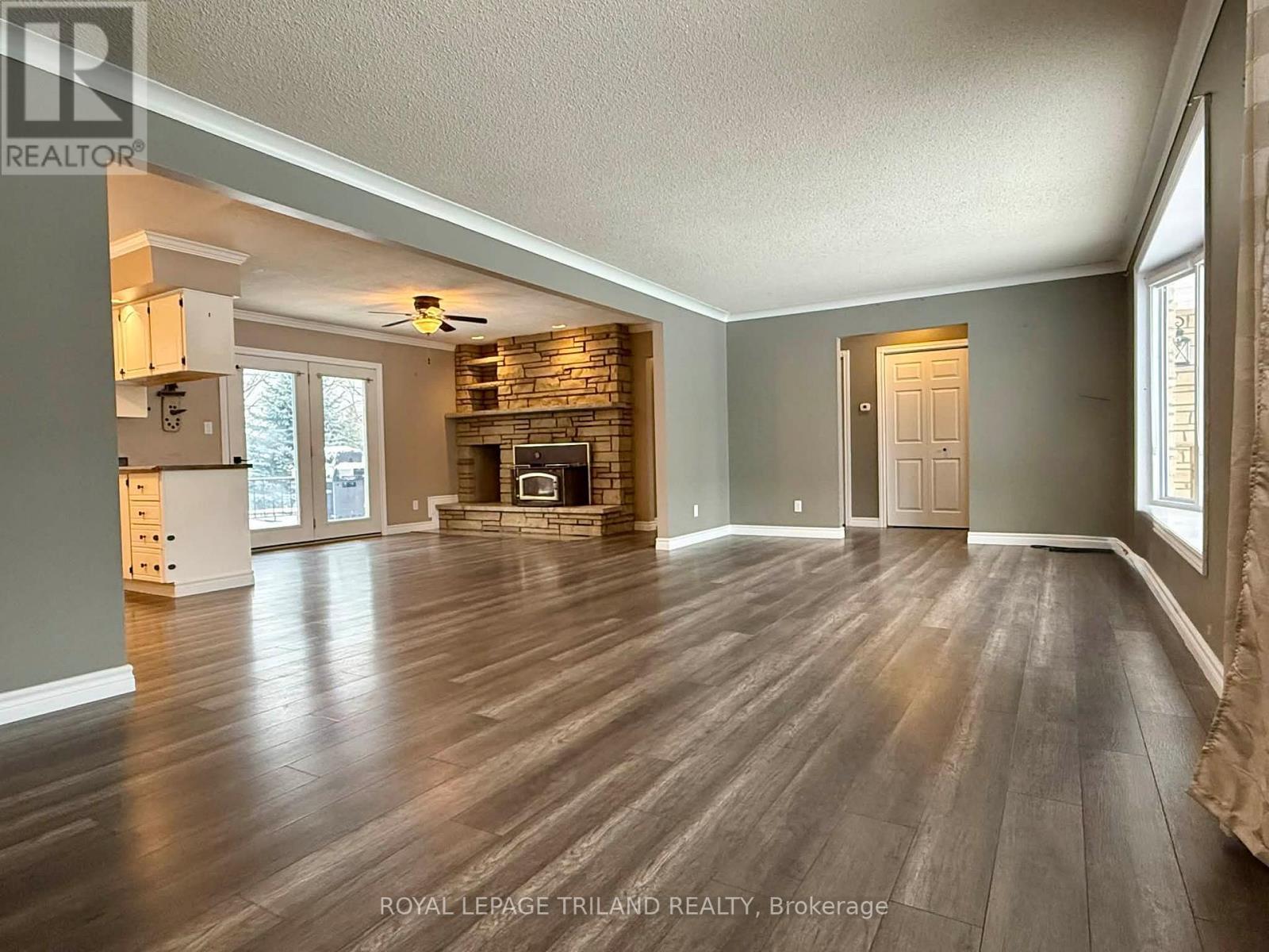 102 Ontario Street, Lambton Shores (Thedford), ON - Indoor With Fireplace