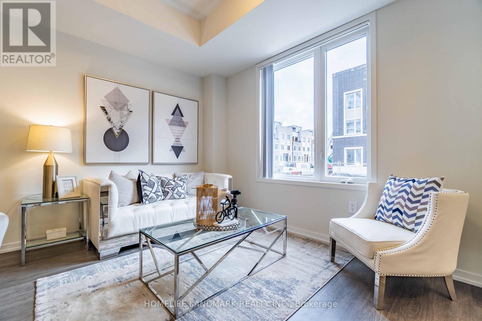 109 - 10 Almond Blossom Mews, Vaughan, ON - Indoor Photo Showing Living Room