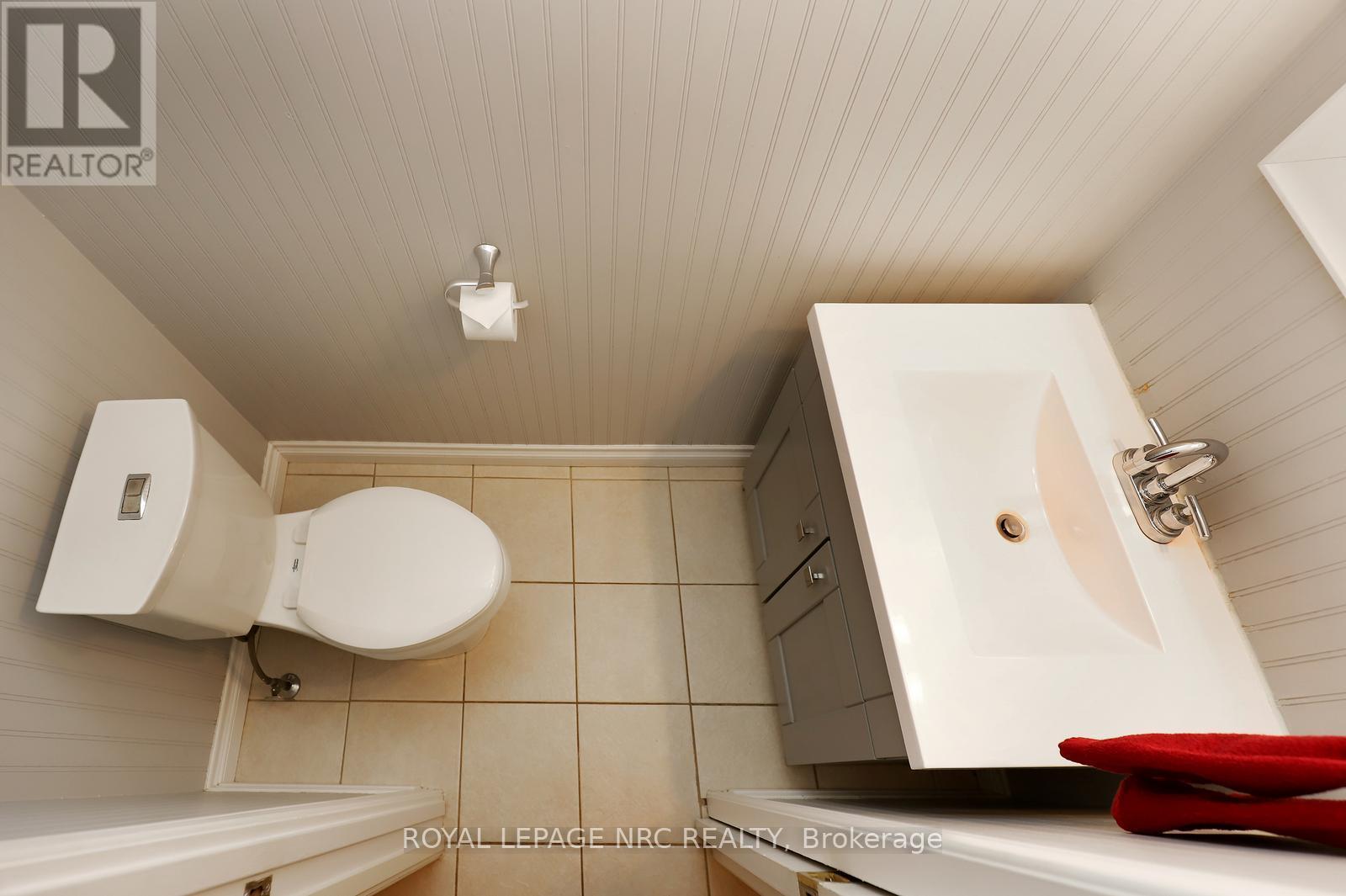 4 Cindy Court, Grimsby, ON - Indoor Photo Showing Bathroom