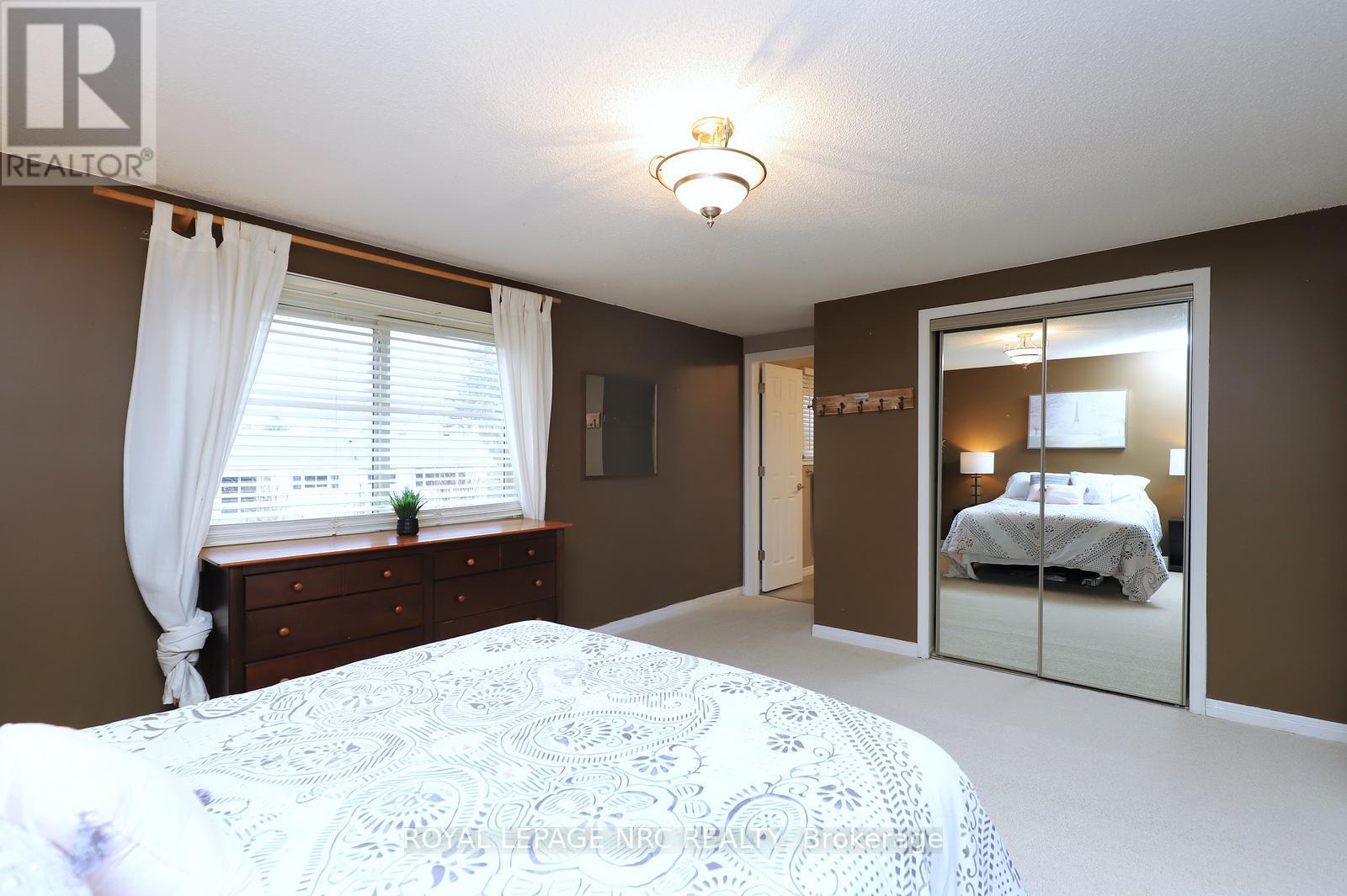 4 Cindy Court, Grimsby, ON - Indoor Photo Showing Bedroom