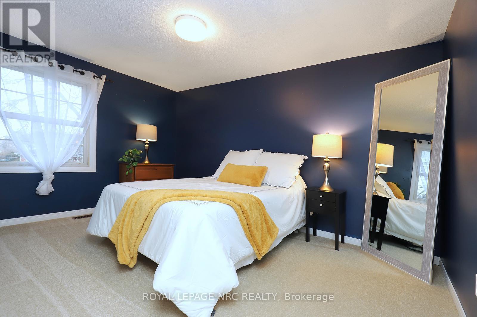 4 Cindy Court, Grimsby, ON - Indoor Photo Showing Bedroom