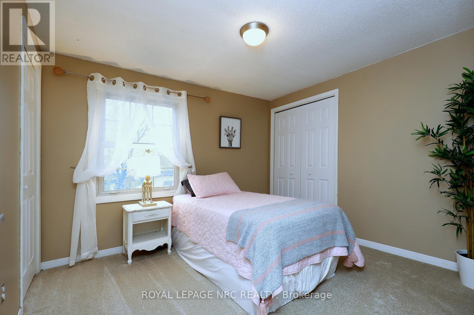 4 Cindy Court, Grimsby, ON - Indoor Photo Showing Bedroom