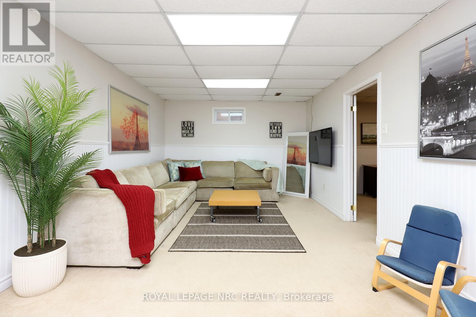 4 Cindy Court, Grimsby, ON - Indoor