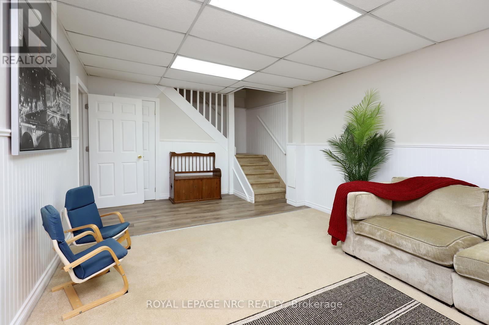 4 Cindy Court, Grimsby, ON - Indoor