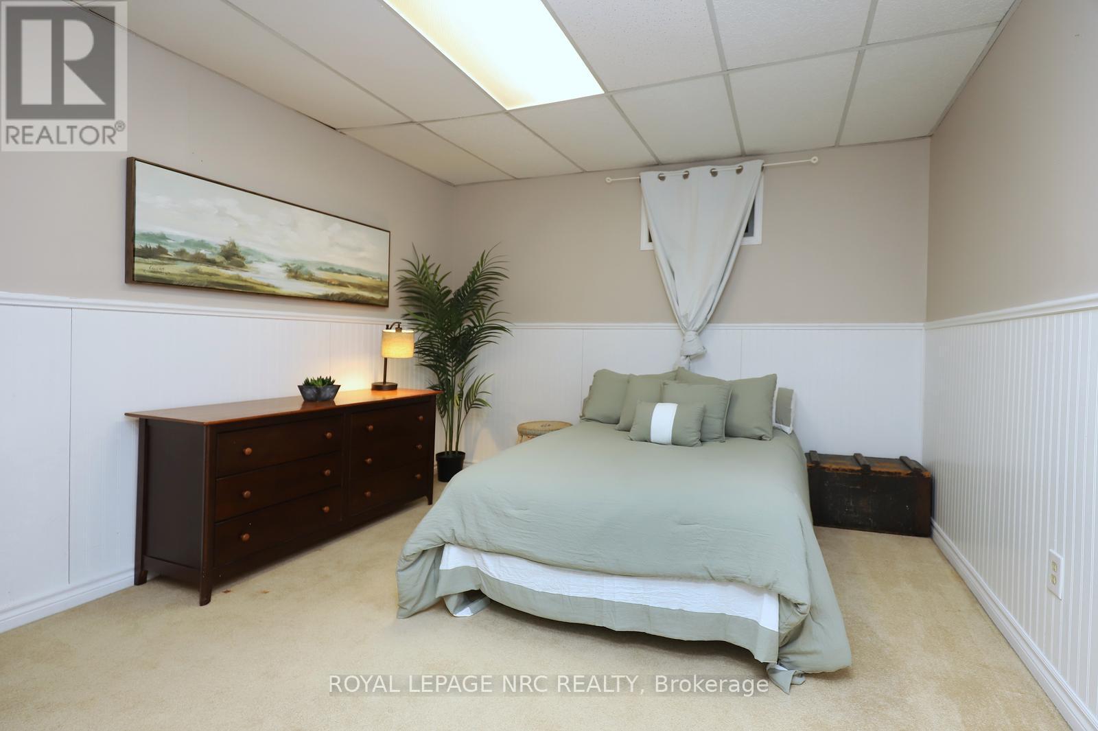 4 Cindy Court, Grimsby, ON - Indoor Photo Showing Bedroom