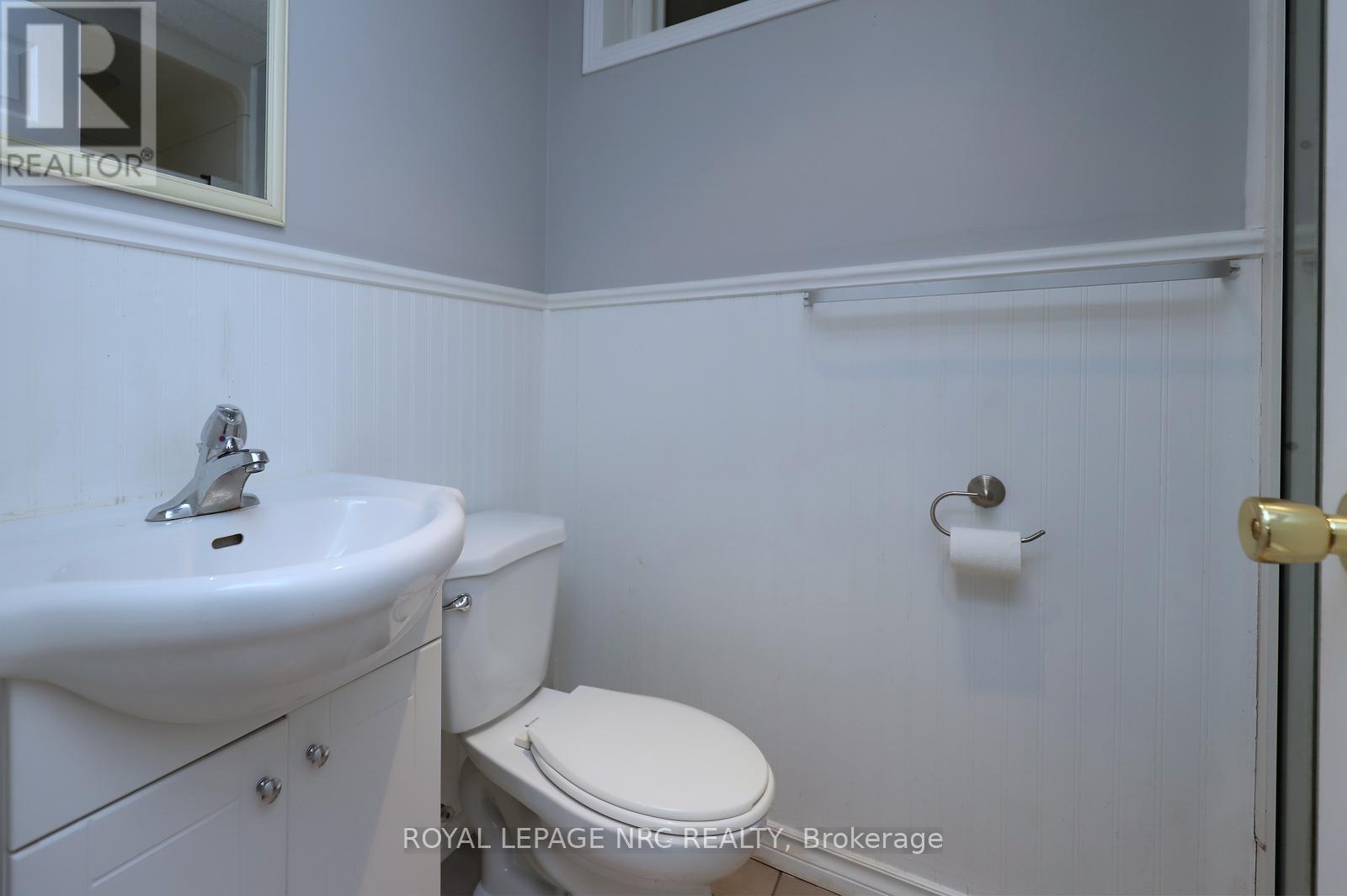 4 Cindy Court, Grimsby, ON - Indoor Photo Showing Bathroom