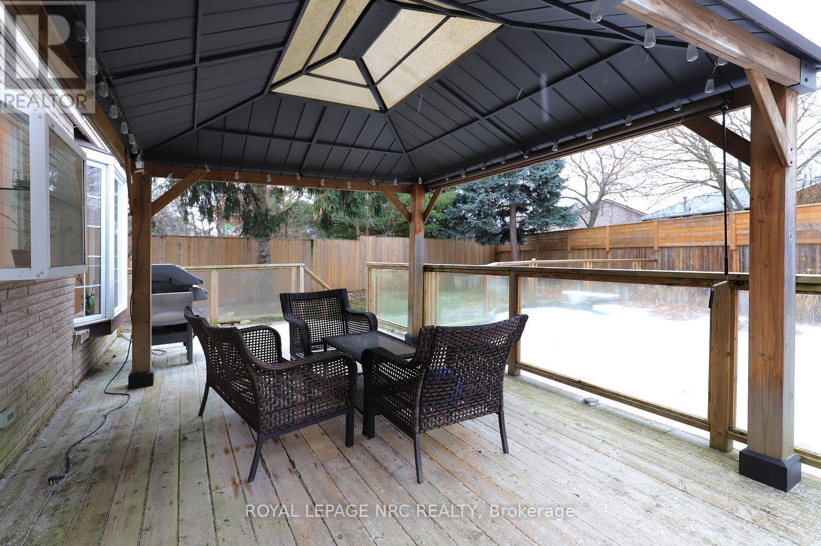 4 Cindy Court, Grimsby, ON - Outdoor With Deck Patio Veranda With Exterior