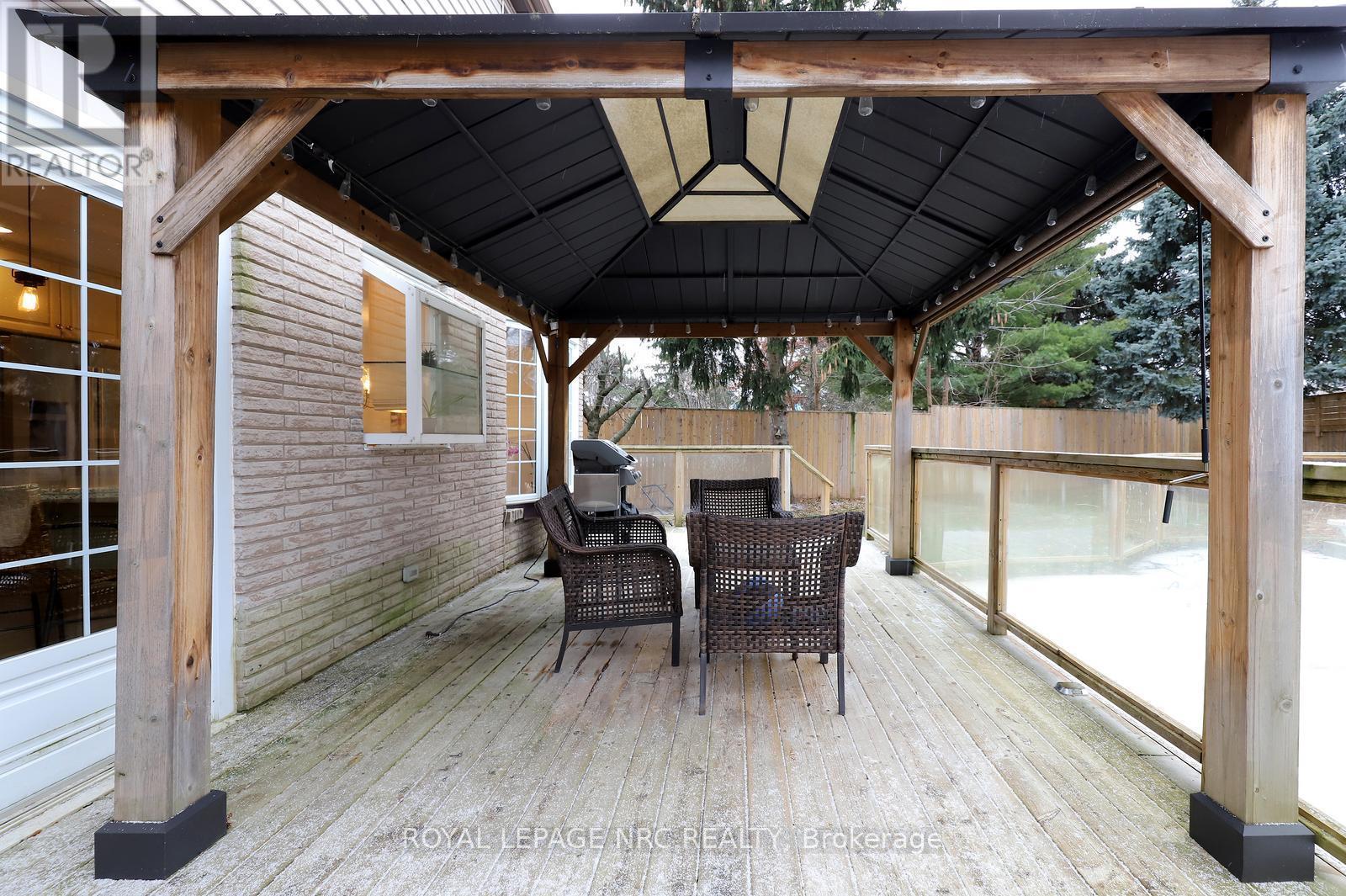 4 Cindy Court, Grimsby, ON - Outdoor With Deck Patio Veranda With Exterior