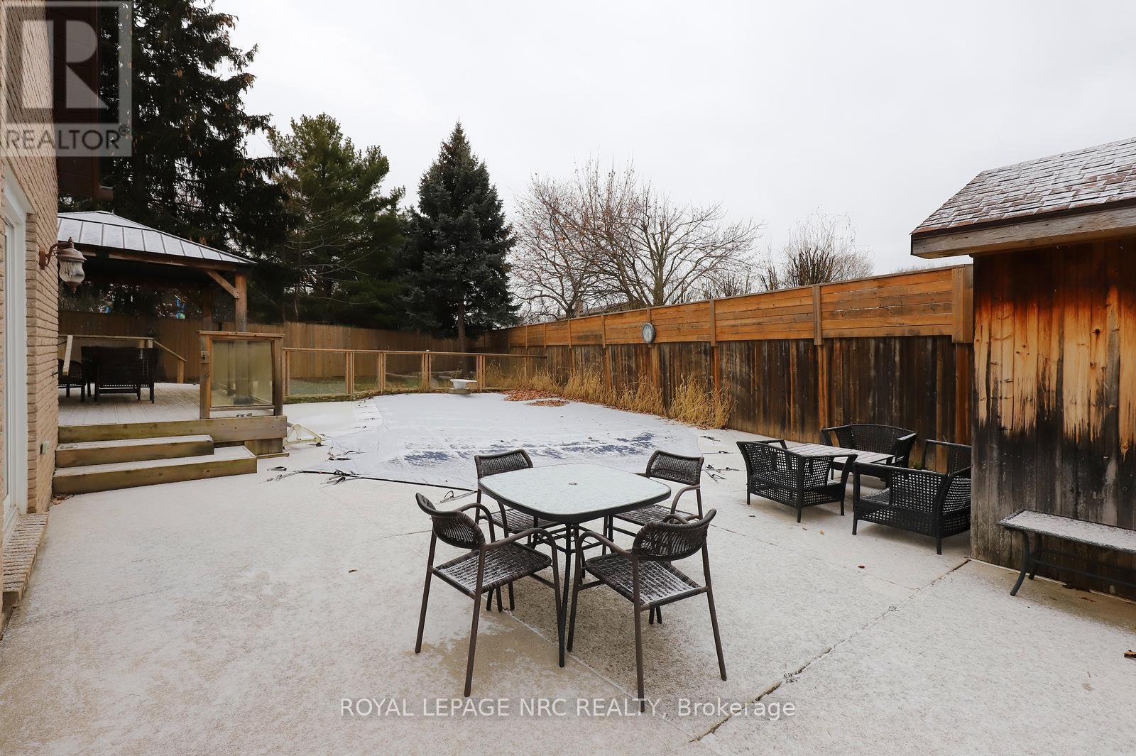 4 Cindy Court, Grimsby, ON - Outdoor With Deck Patio Veranda With Backyard