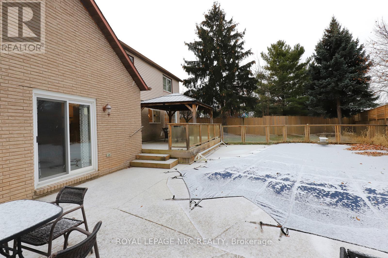 4 Cindy Court, Grimsby, ON - Outdoor With Deck Patio Veranda