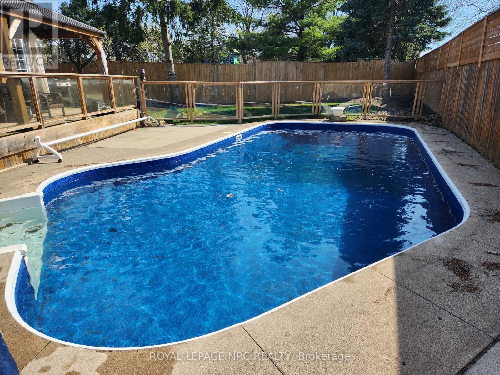 4 Cindy Court, Grimsby, ON - Outdoor With In Ground Pool With Backyard