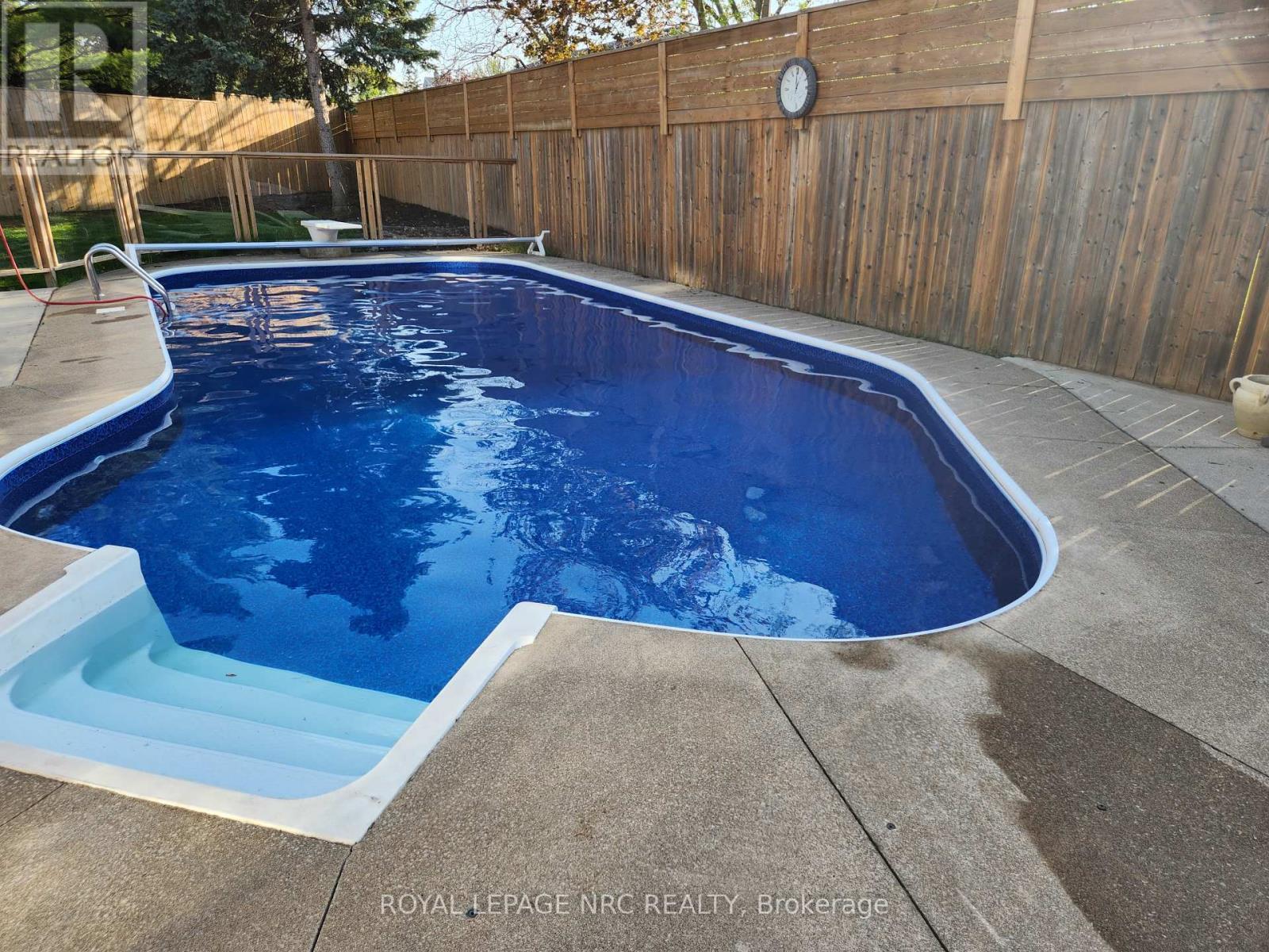 4 Cindy Court, Grimsby, ON - Outdoor With In Ground Pool
